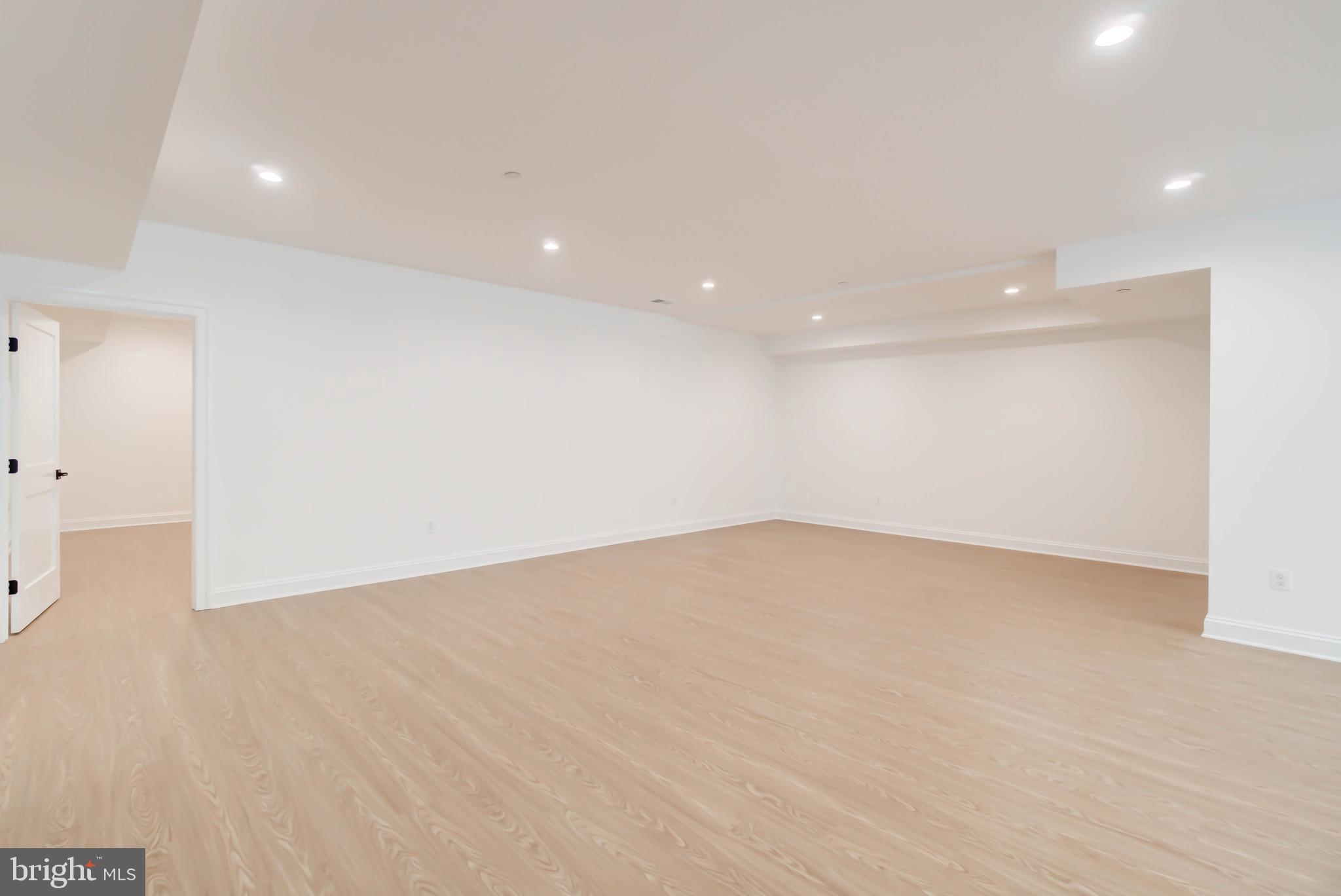 POTOMAC OUTSIDE - Residential