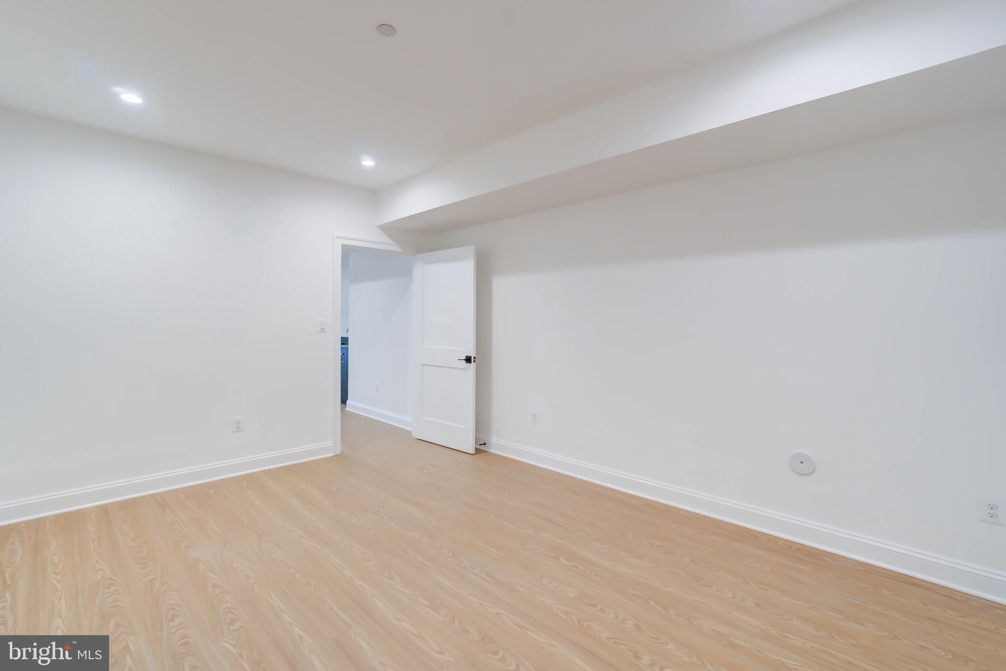 POTOMAC OUTSIDE - Residential