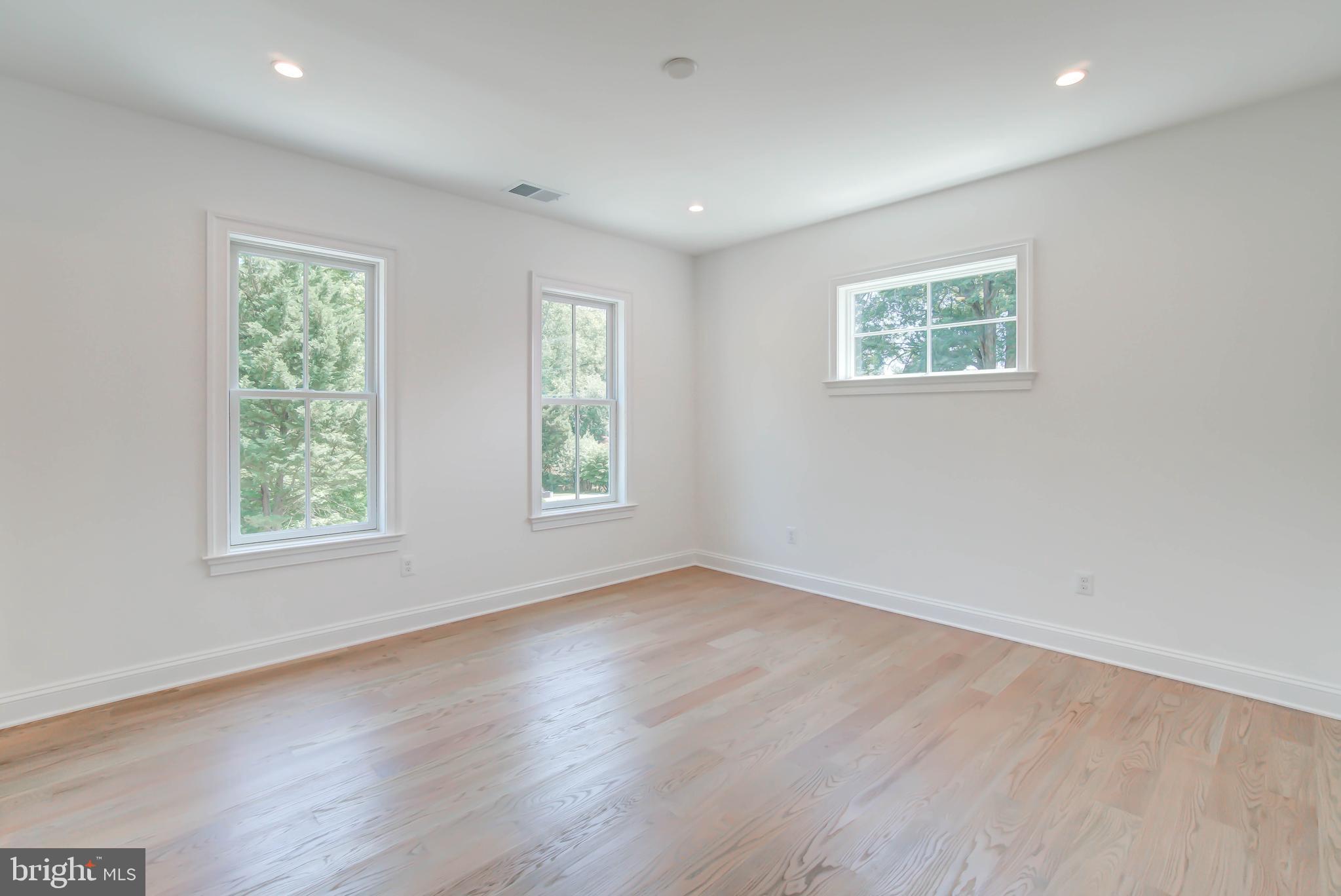 POTOMAC OUTSIDE - Residential