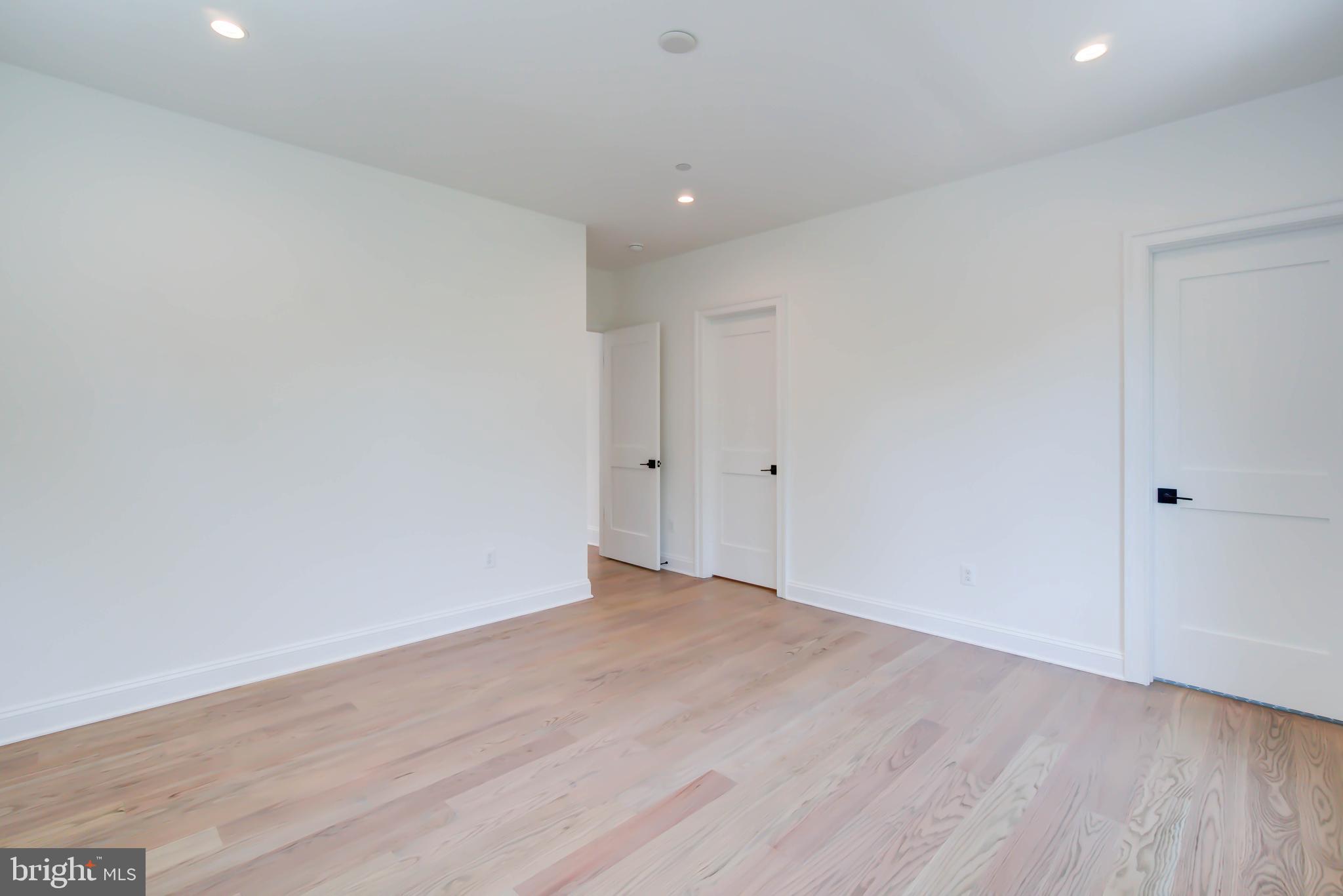 POTOMAC OUTSIDE - Residential