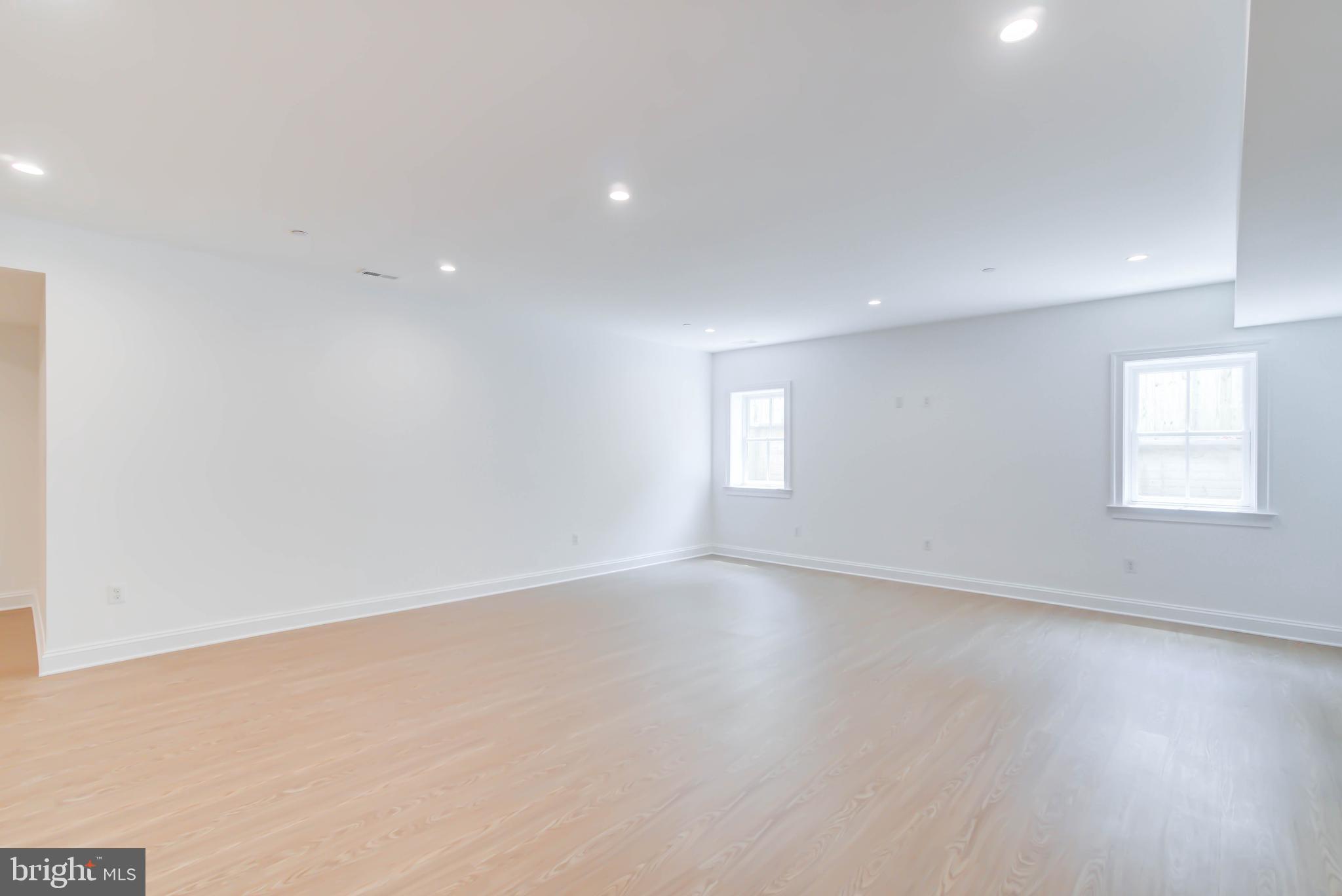 POTOMAC OUTSIDE - Residential