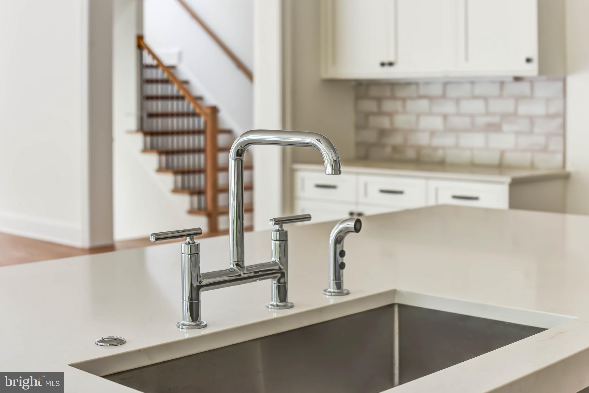 POTOMAC OUTSIDE - Residential