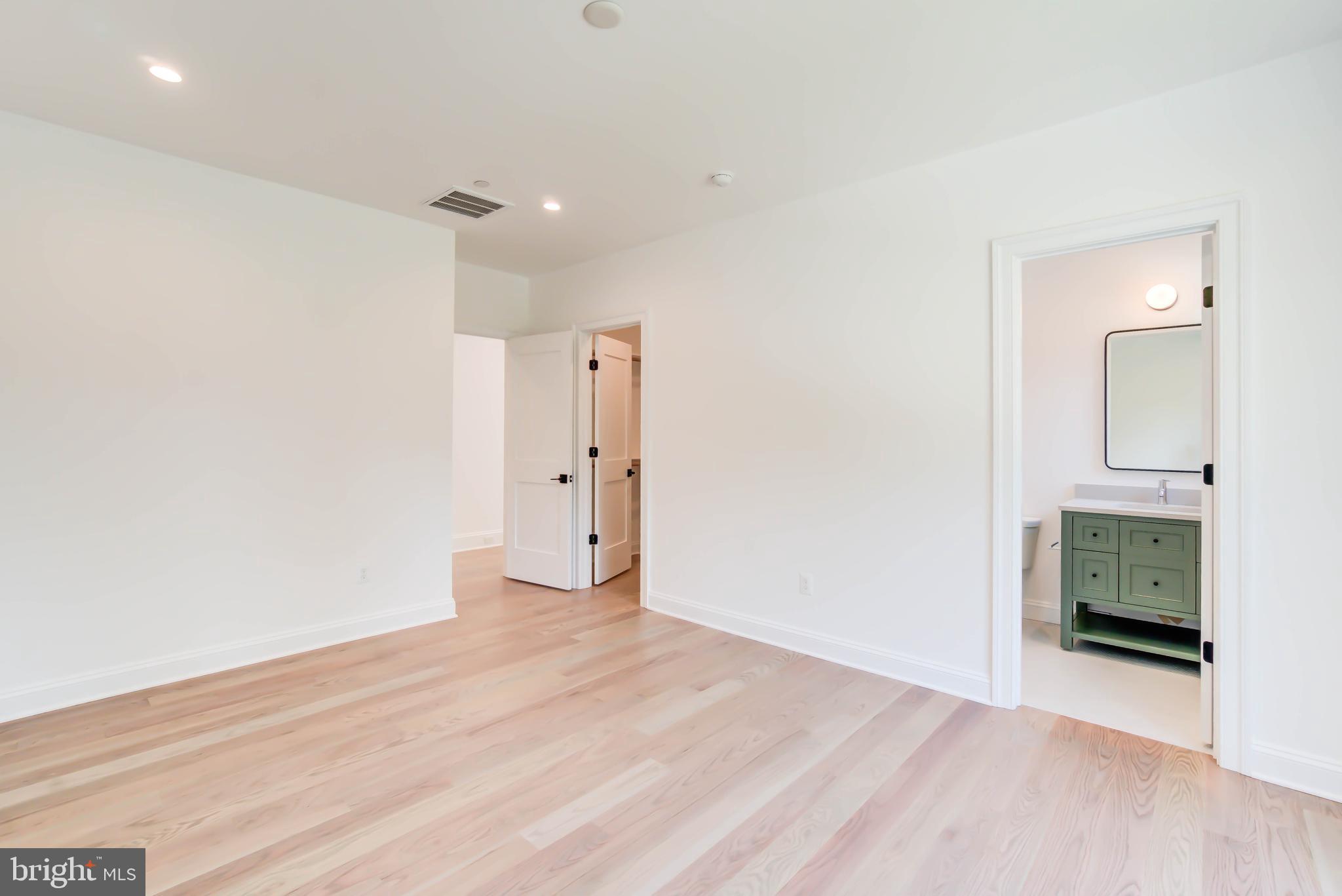 POTOMAC OUTSIDE - Residential