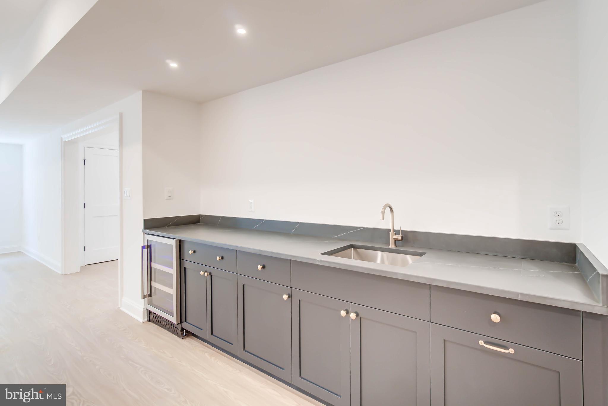 POTOMAC OUTSIDE - Residential