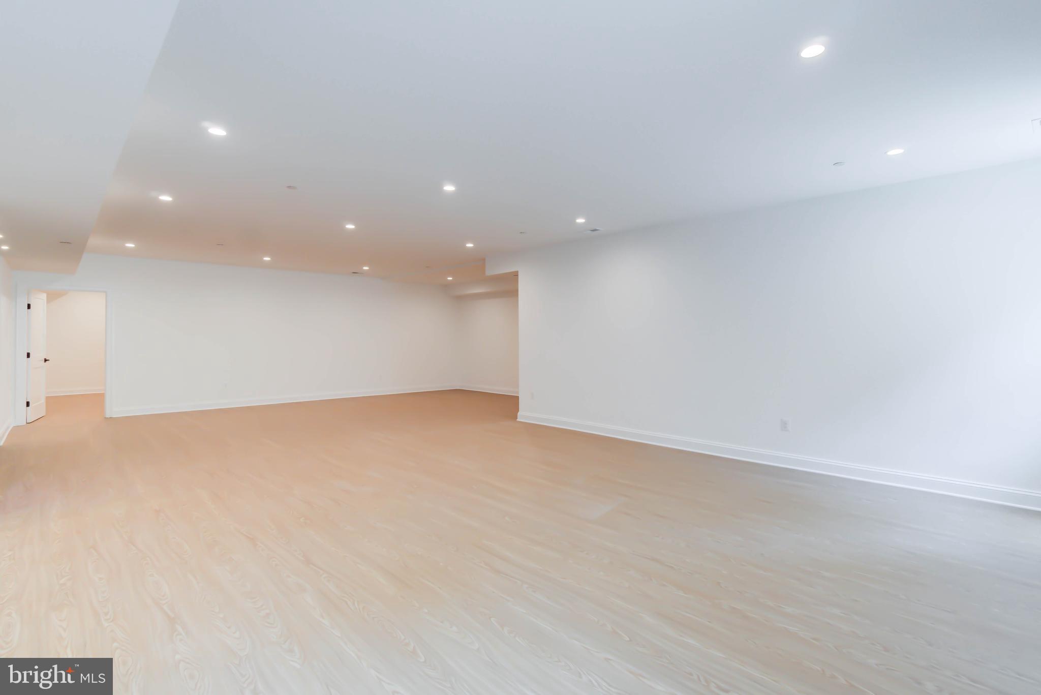 POTOMAC OUTSIDE - Residential