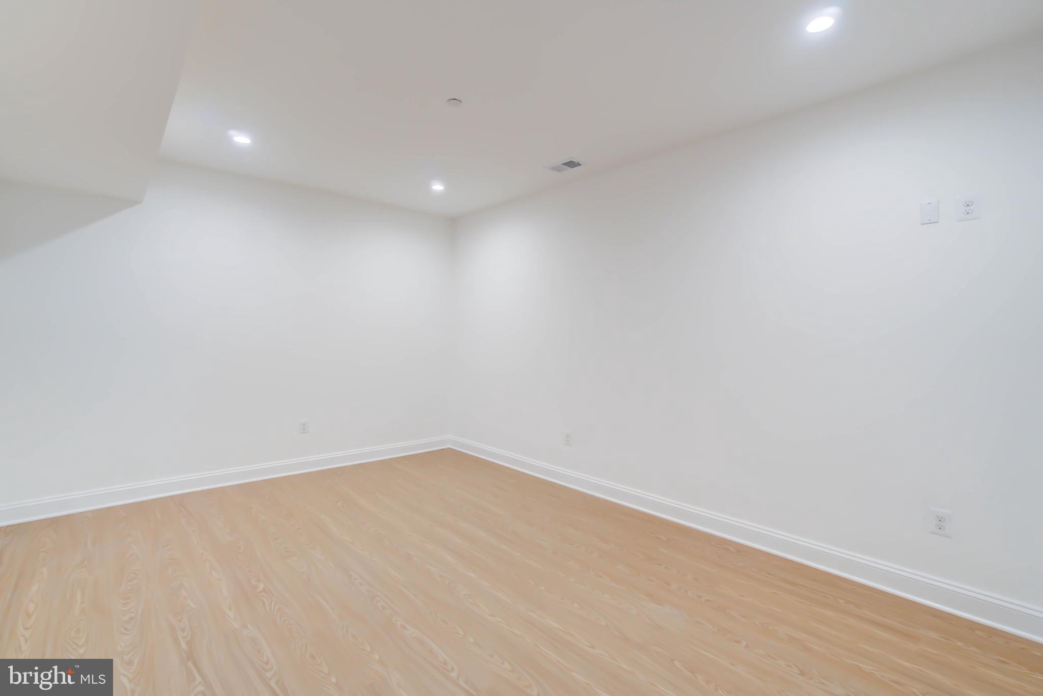 POTOMAC OUTSIDE - Residential