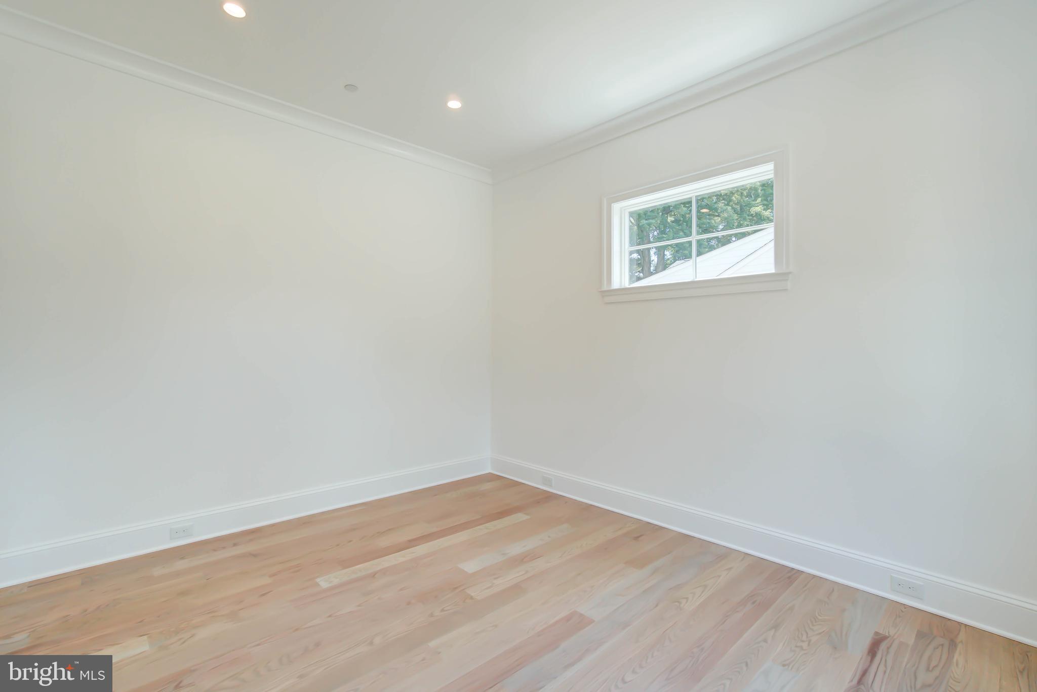 POTOMAC OUTSIDE - Residential