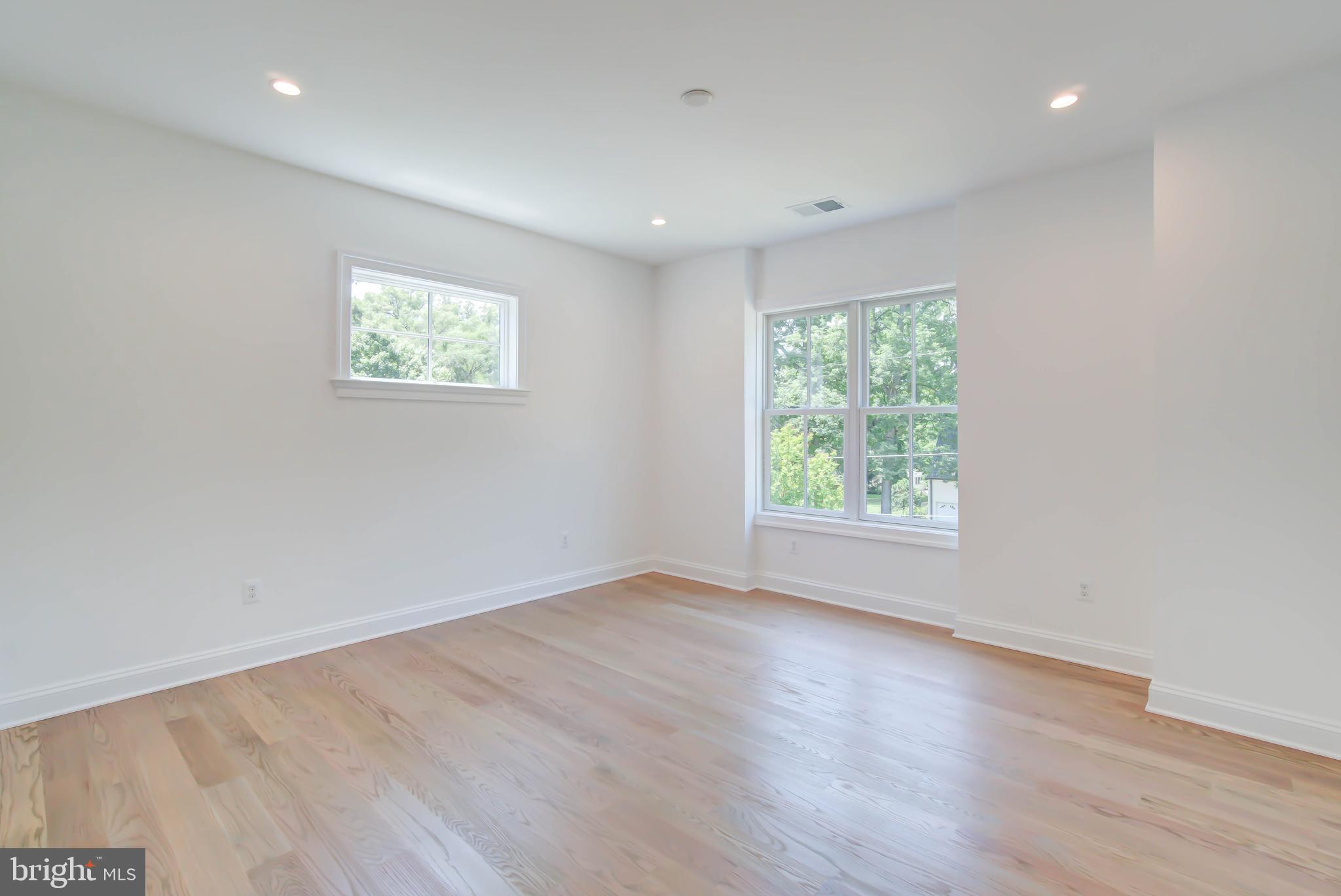 POTOMAC OUTSIDE - Residential