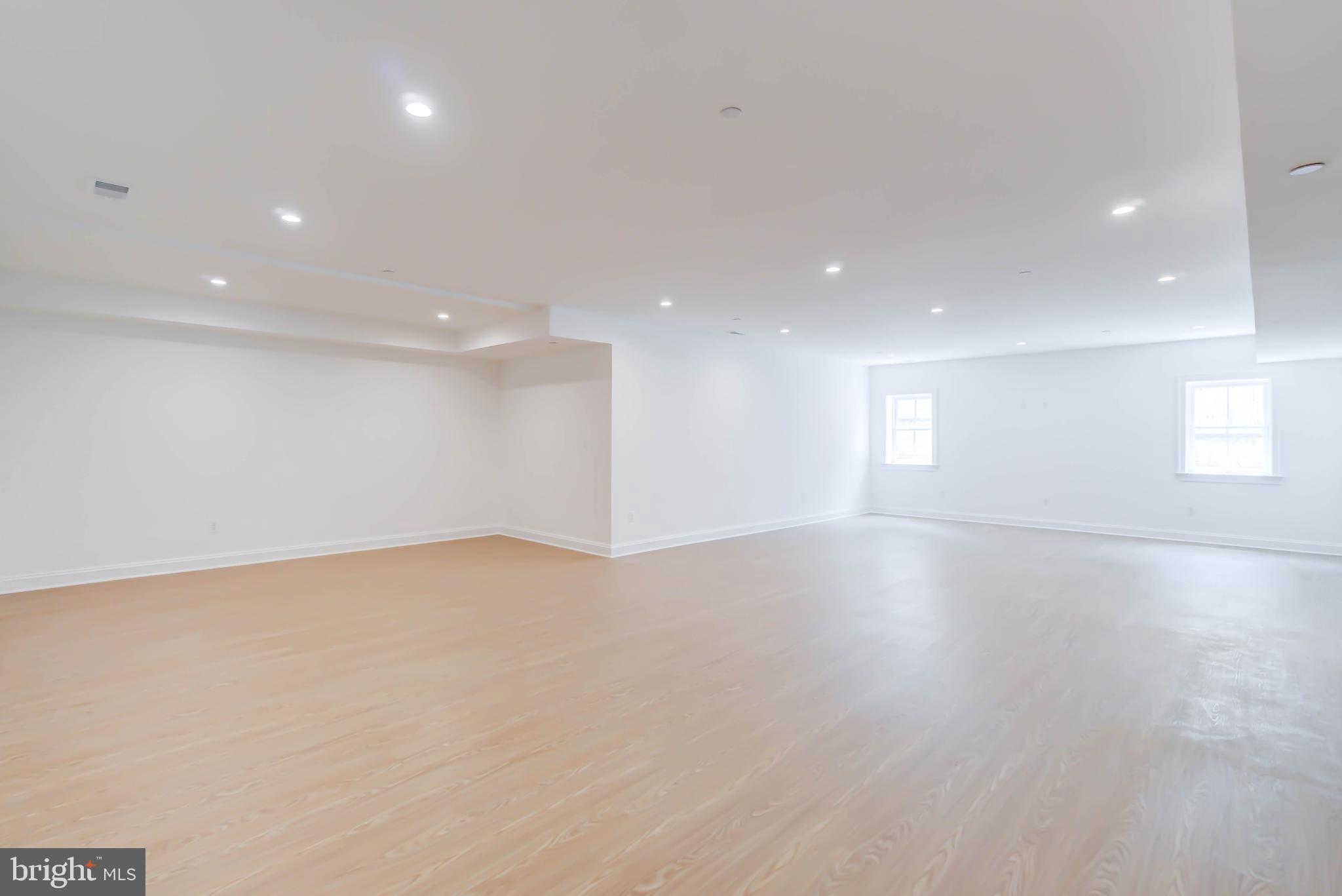 POTOMAC OUTSIDE - Residential