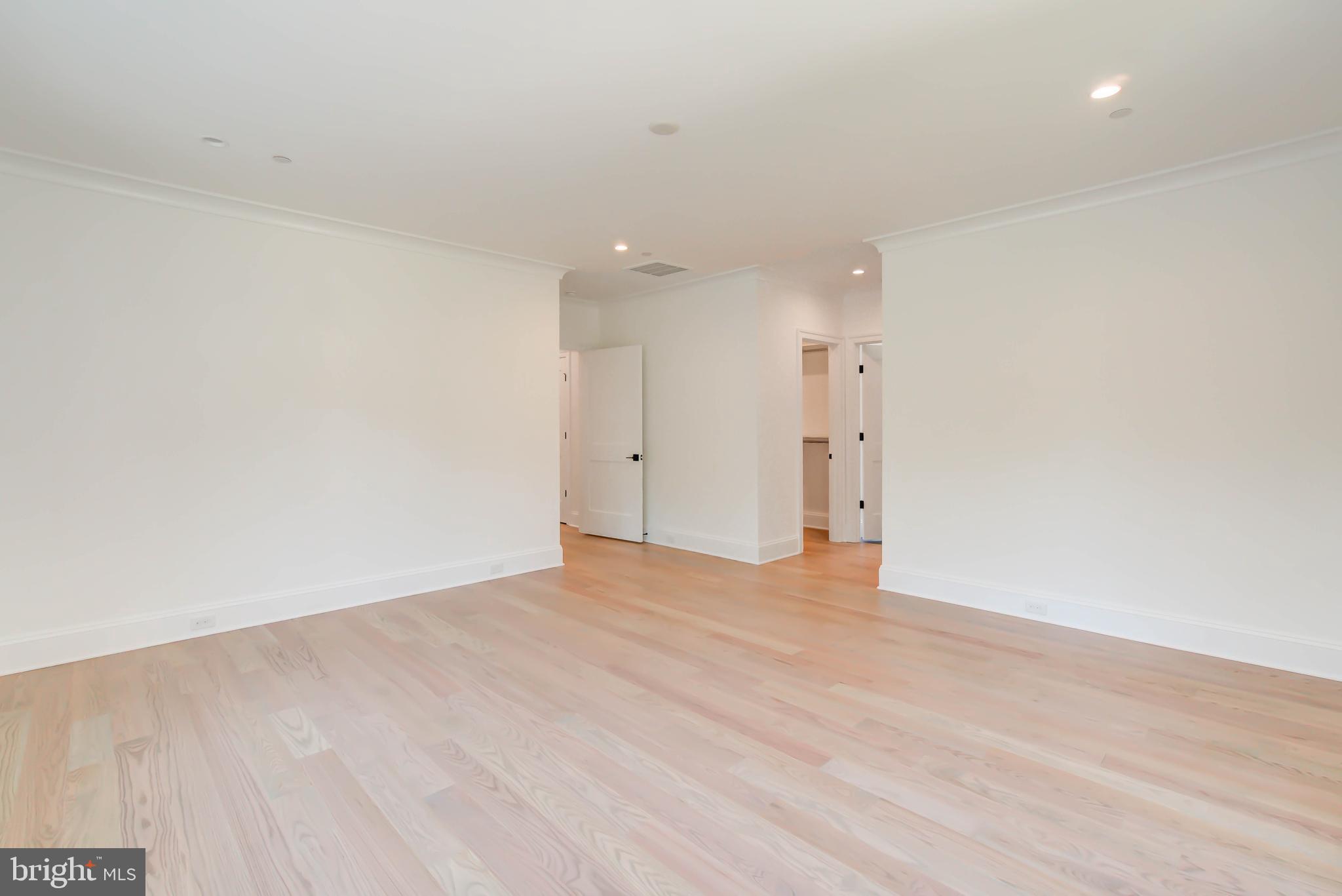 POTOMAC OUTSIDE - Residential