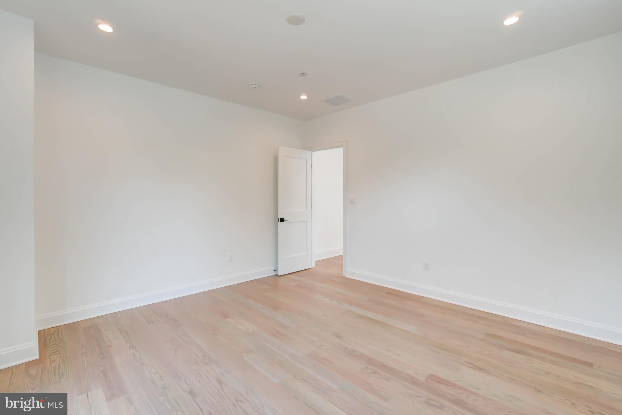 POTOMAC OUTSIDE - Residential