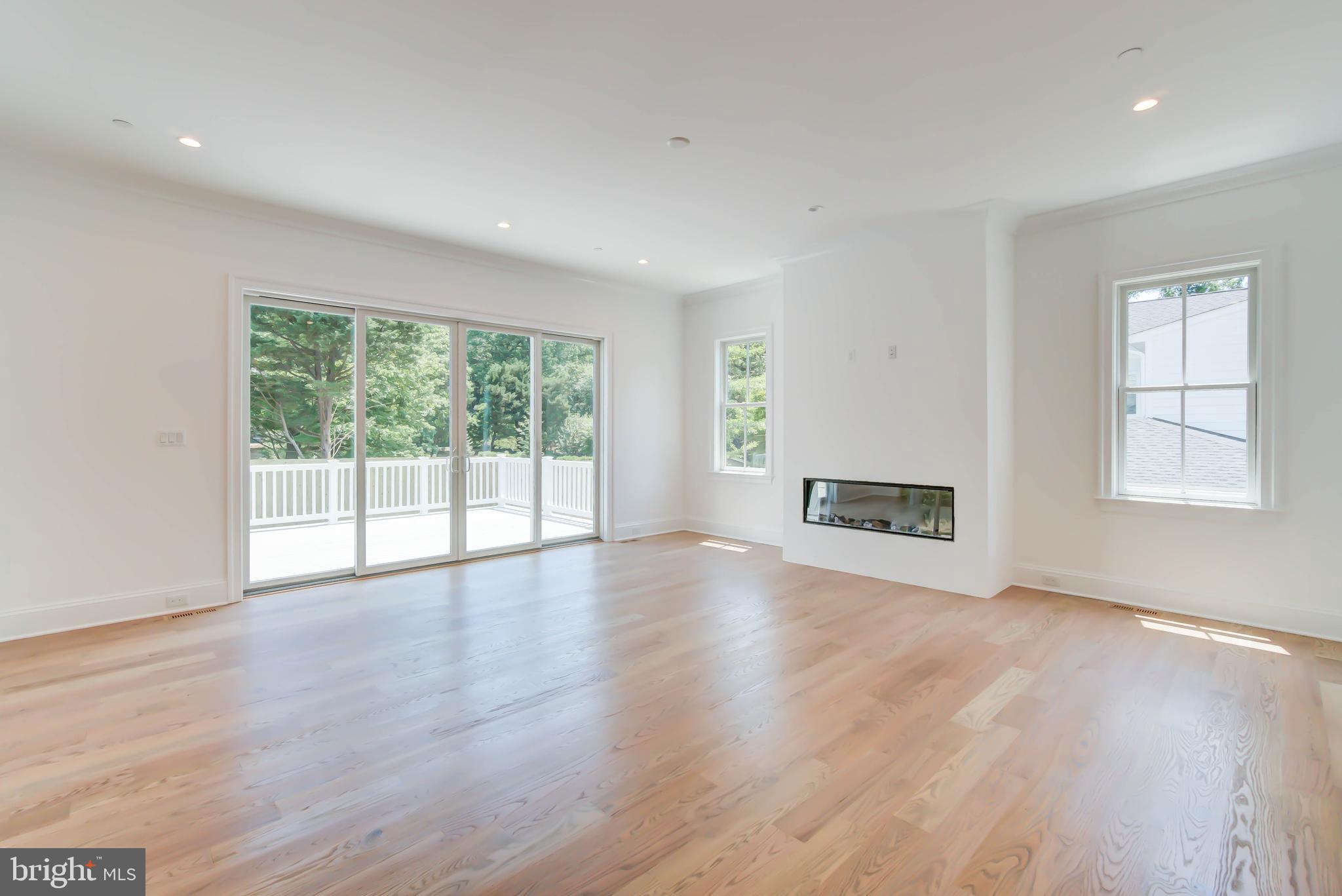 POTOMAC OUTSIDE - Residential