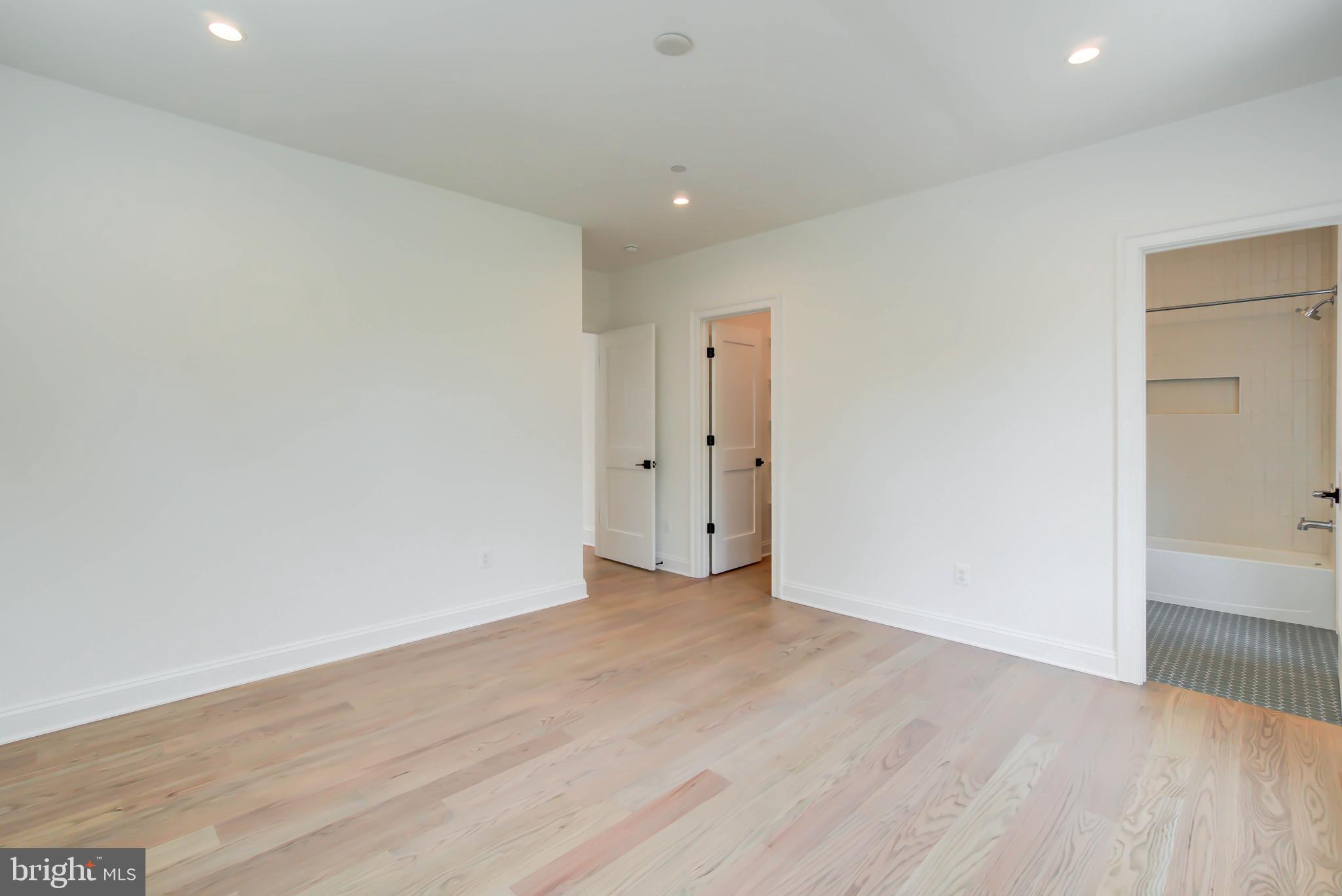 POTOMAC OUTSIDE - Residential