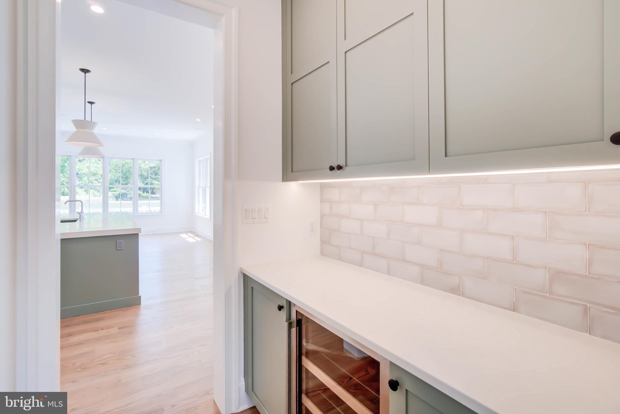 POTOMAC OUTSIDE - Residential