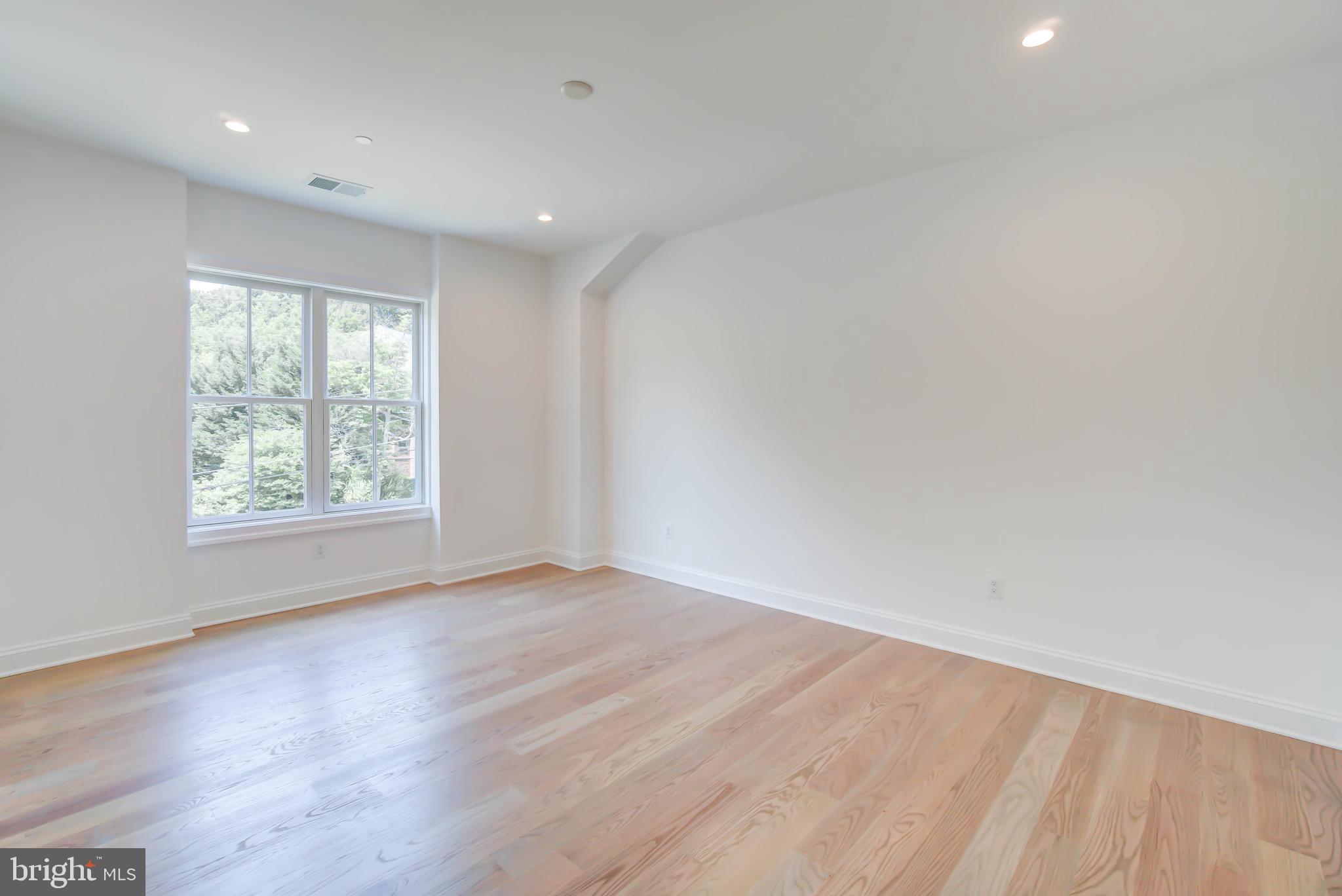 POTOMAC OUTSIDE - Residential