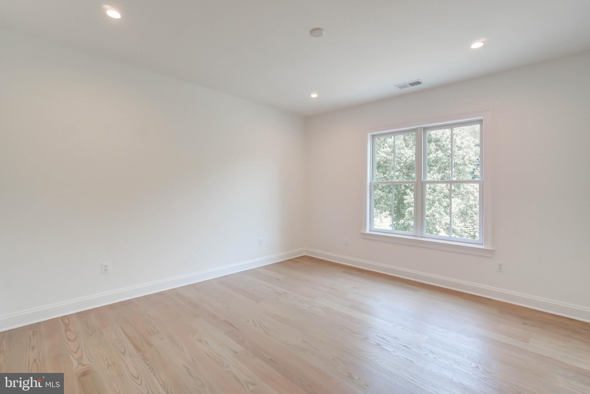 POTOMAC OUTSIDE - Residential