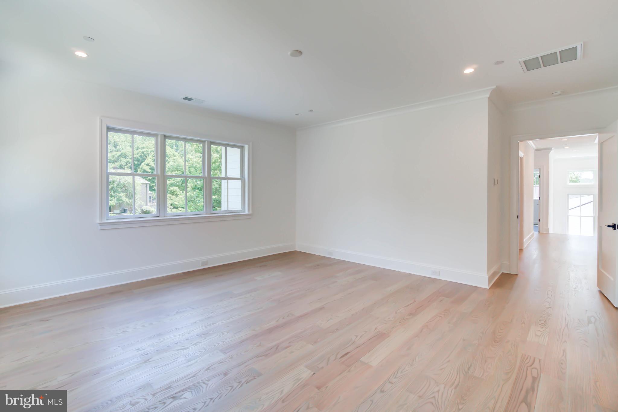 POTOMAC OUTSIDE - Residential