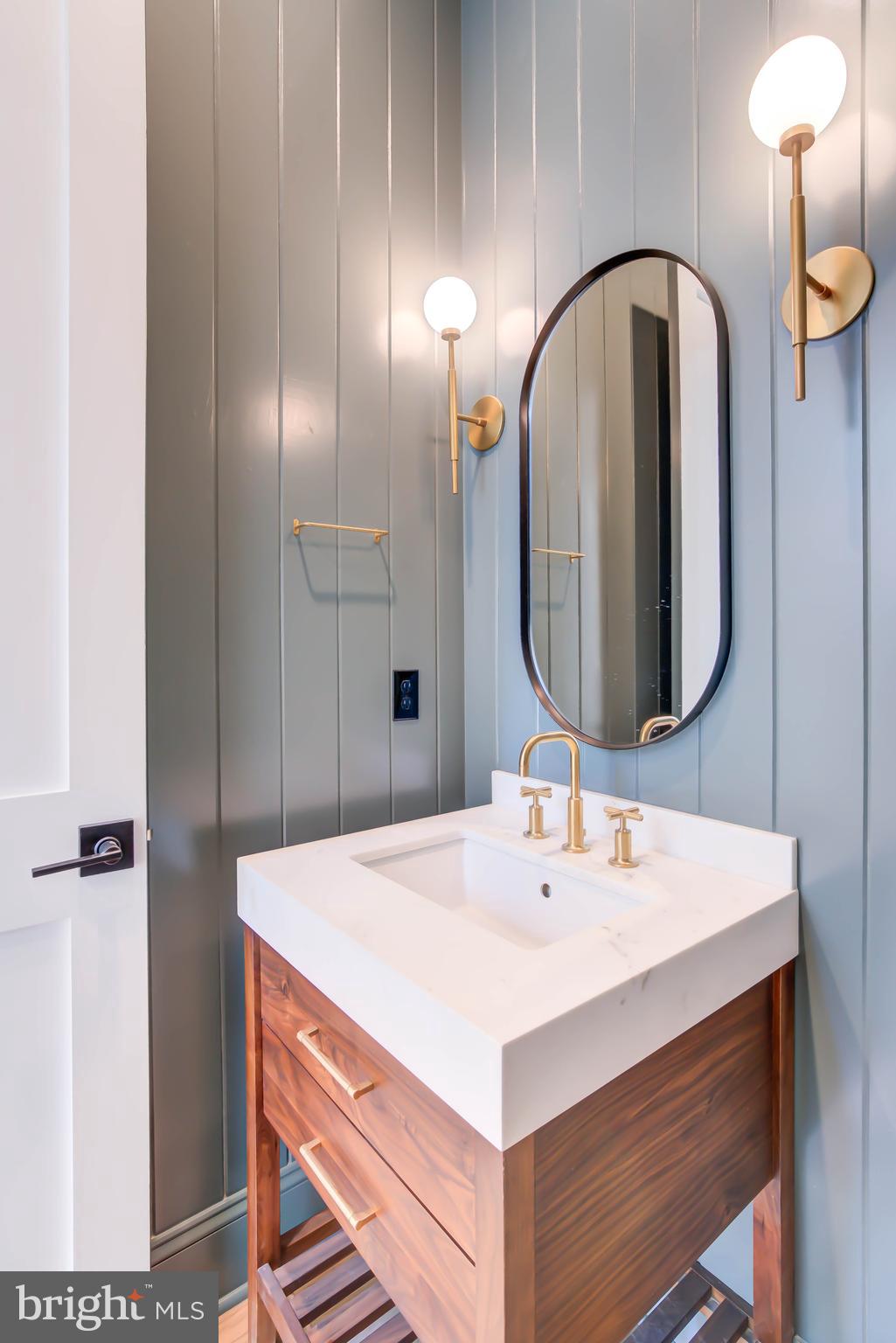 POTOMAC OUTSIDE - Residential