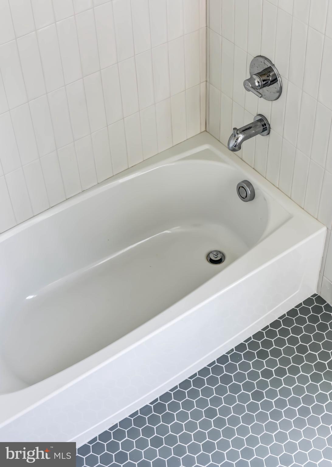 POTOMAC OUTSIDE - Residential