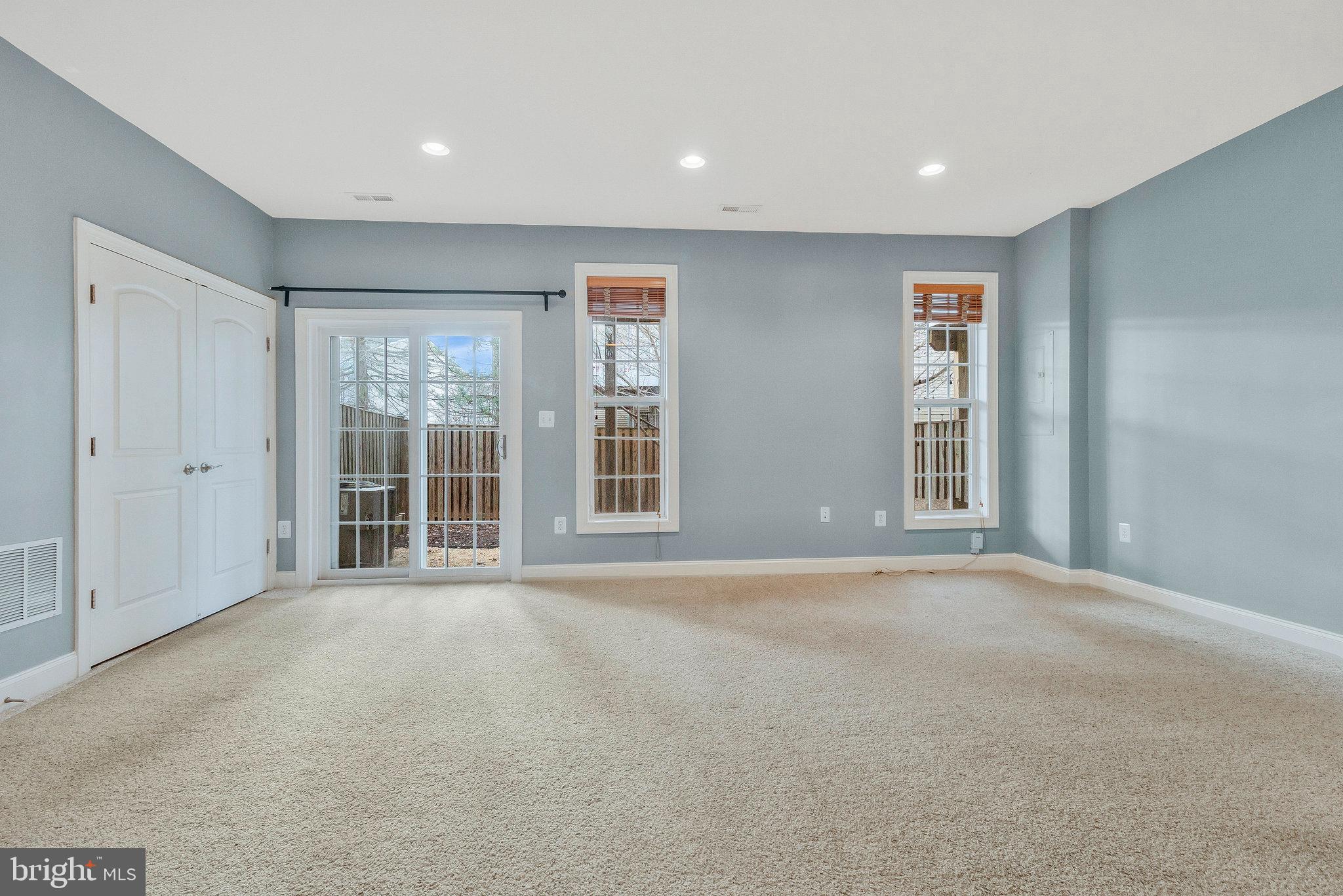 VILLAGES OF PIEDMONT - Residential Lease