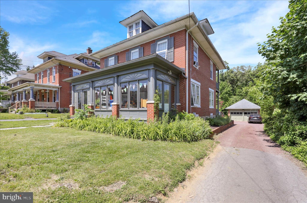 Photo of 1939 Willow Street Pike, LANCASTER, PA 17602 (MLS # PALA2089584)