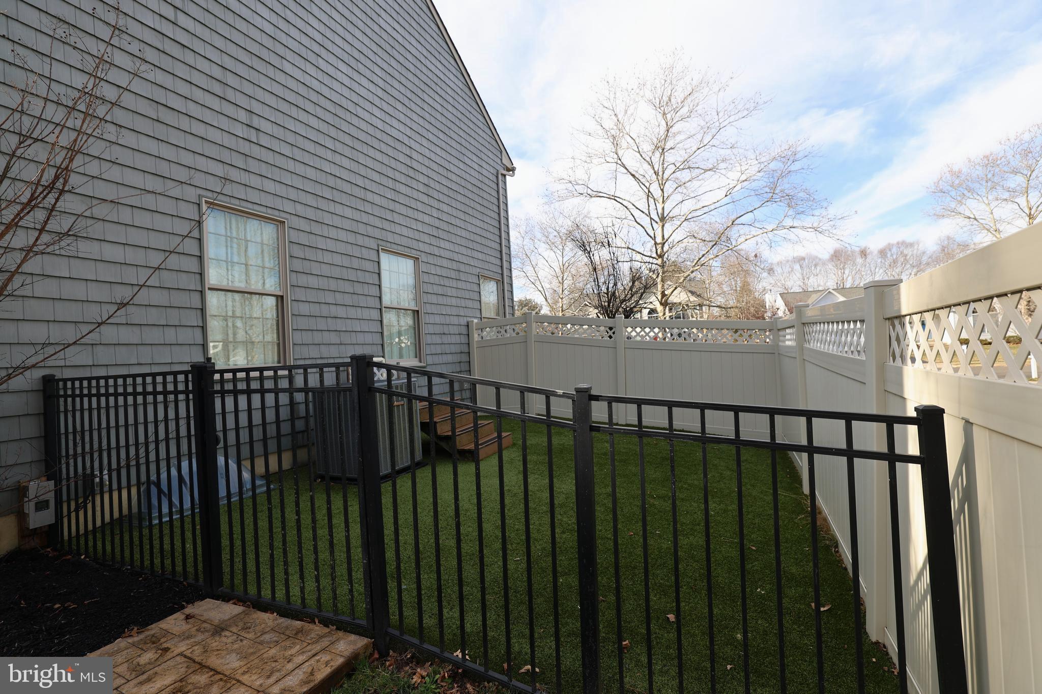 112 STEEPLECHASE DRIVE