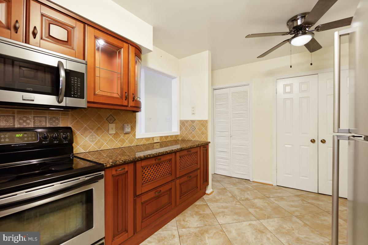 WOODLAND HILLS - Residential