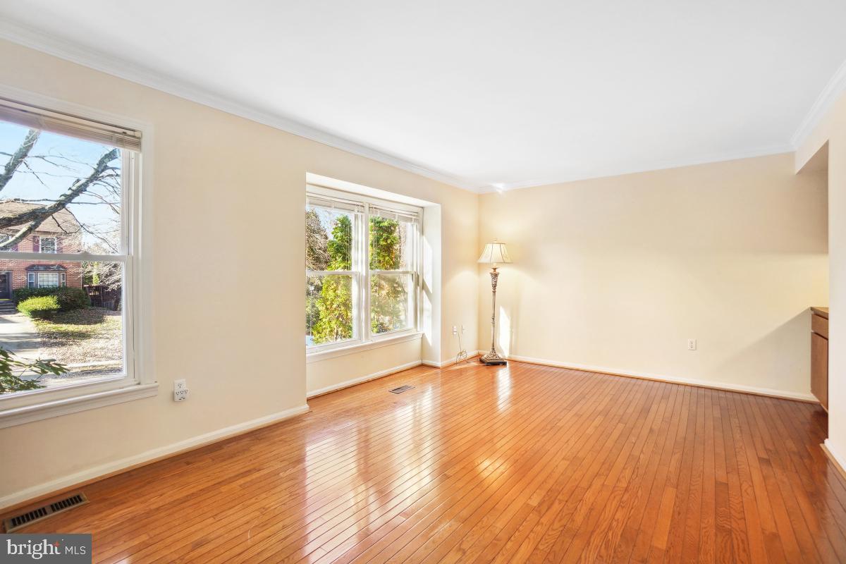 WOODLAND HILLS - Residential