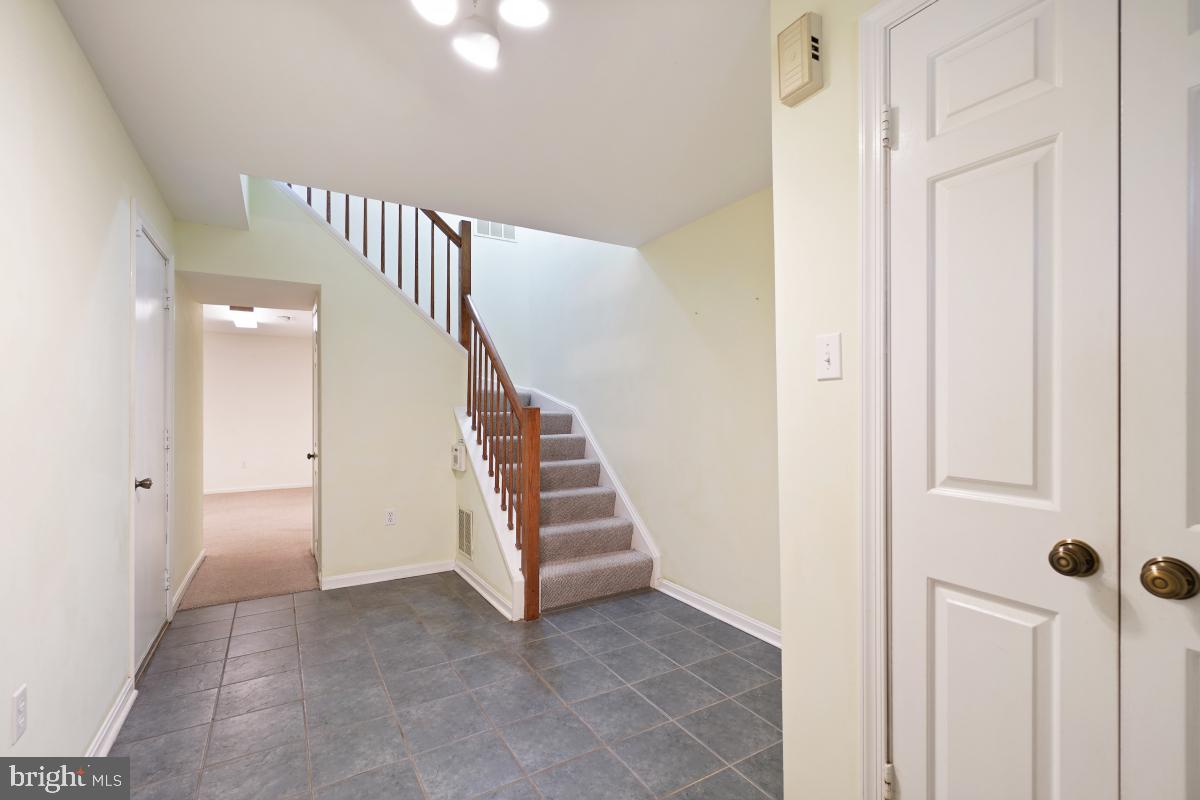 WOODLAND HILLS - Residential