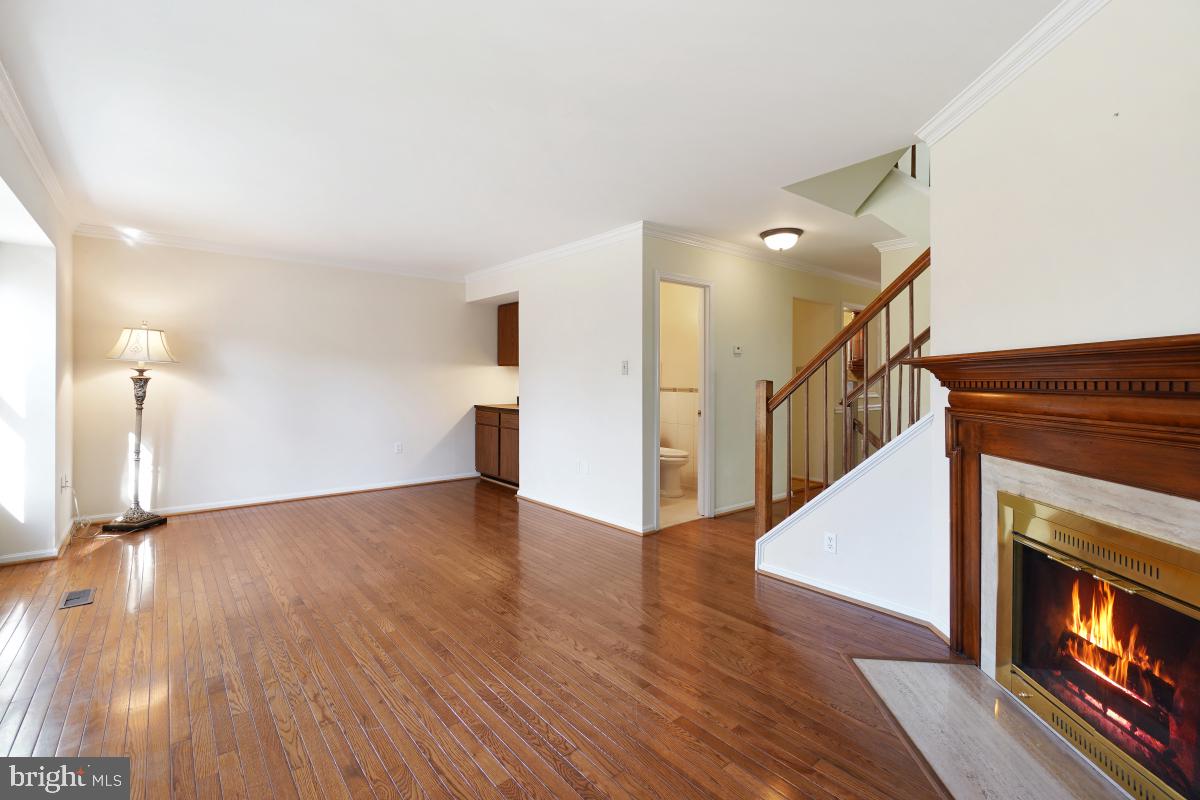 WOODLAND HILLS - Residential