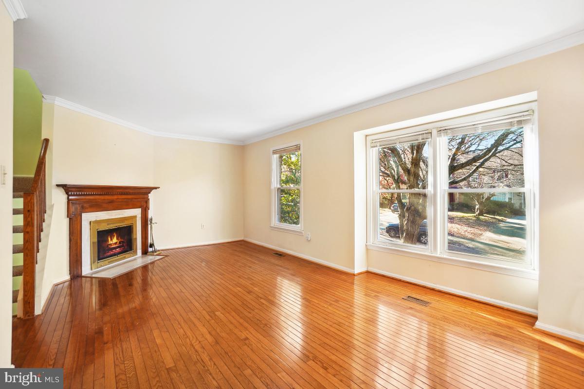 WOODLAND HILLS - Residential