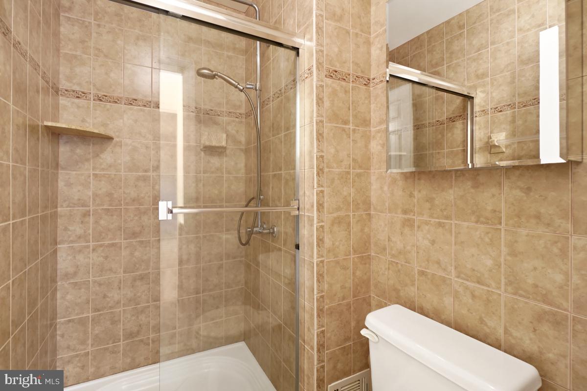 WOODLAND HILLS - Residential