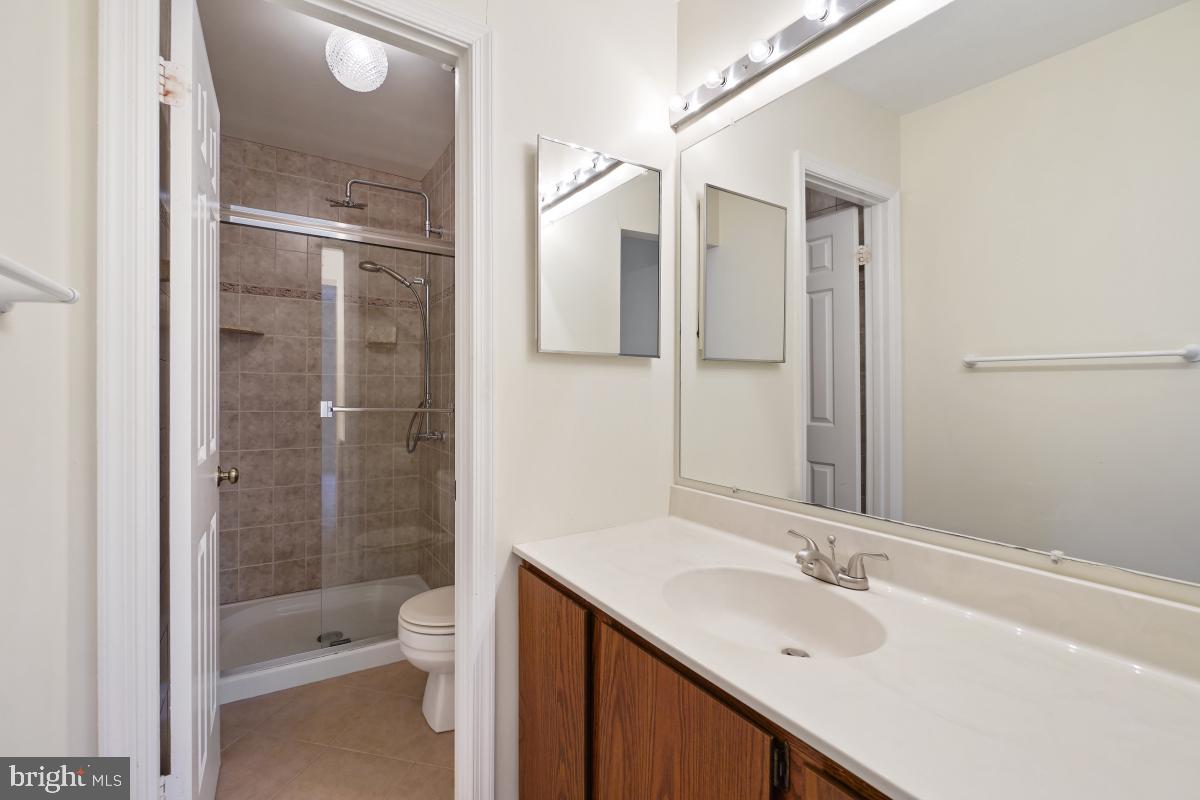 WOODLAND HILLS - Residential