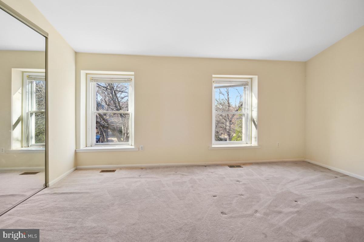 WOODLAND HILLS - Residential