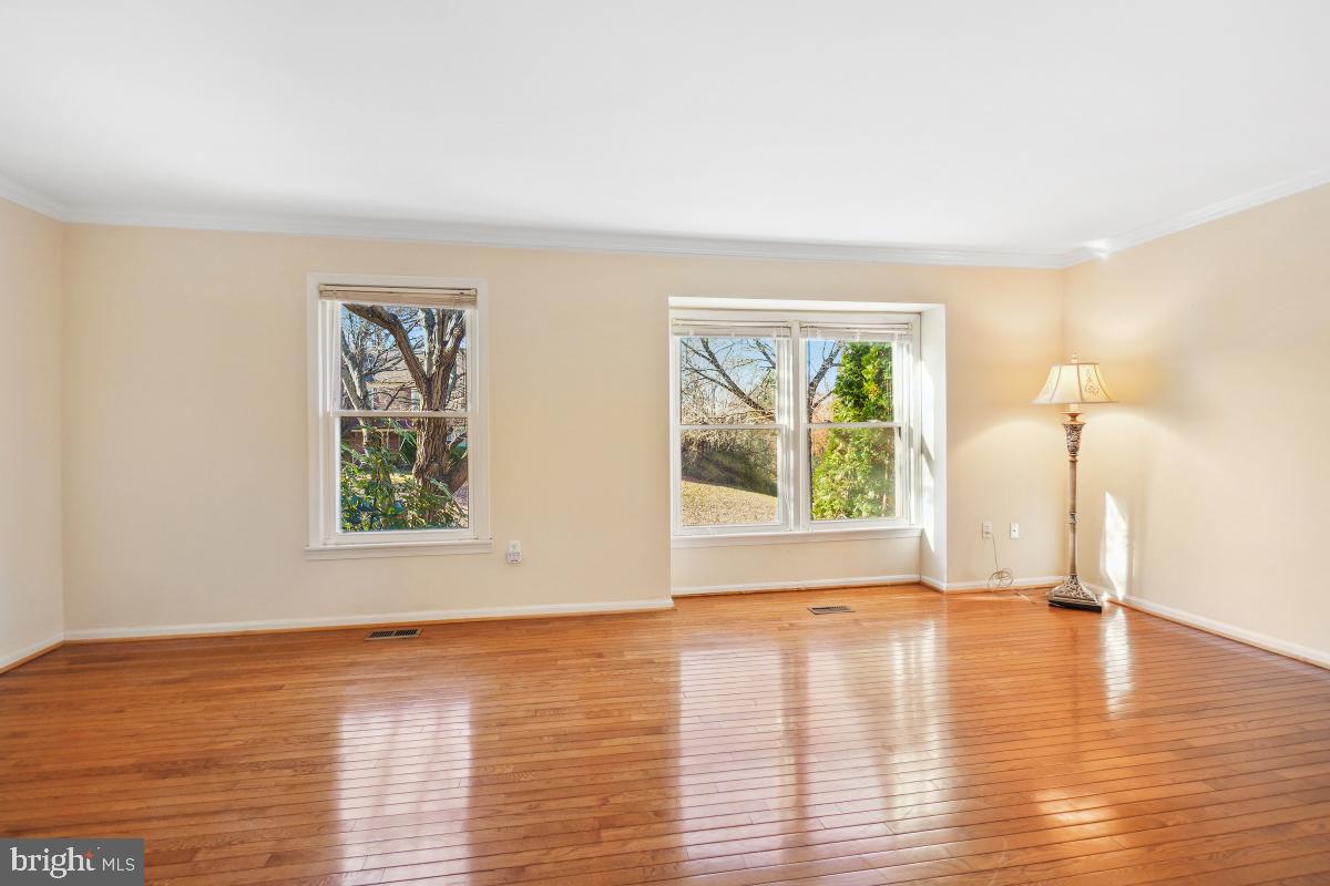 WOODLAND HILLS - Residential