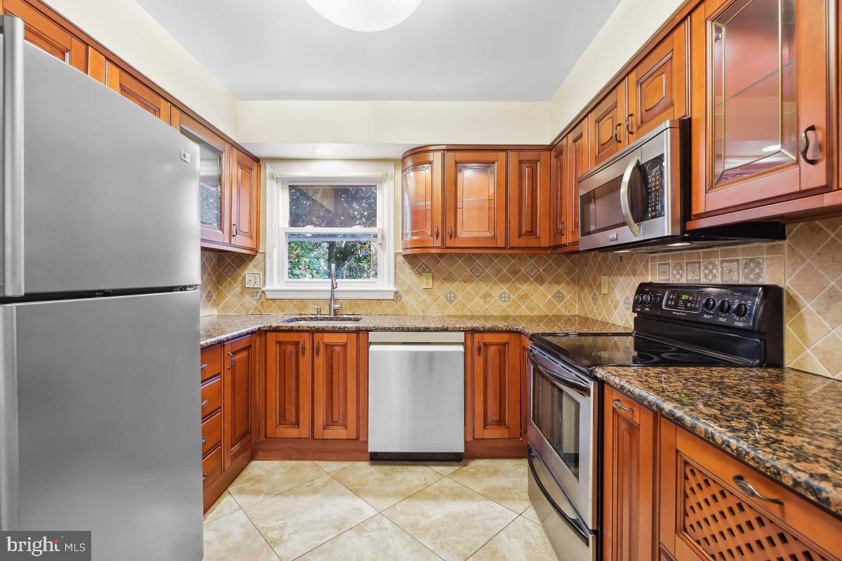 WOODLAND HILLS - Residential