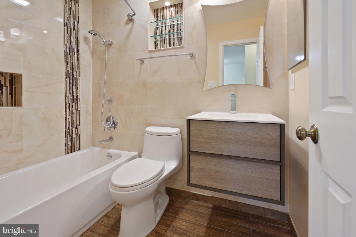 WOODLAND HILLS - Residential