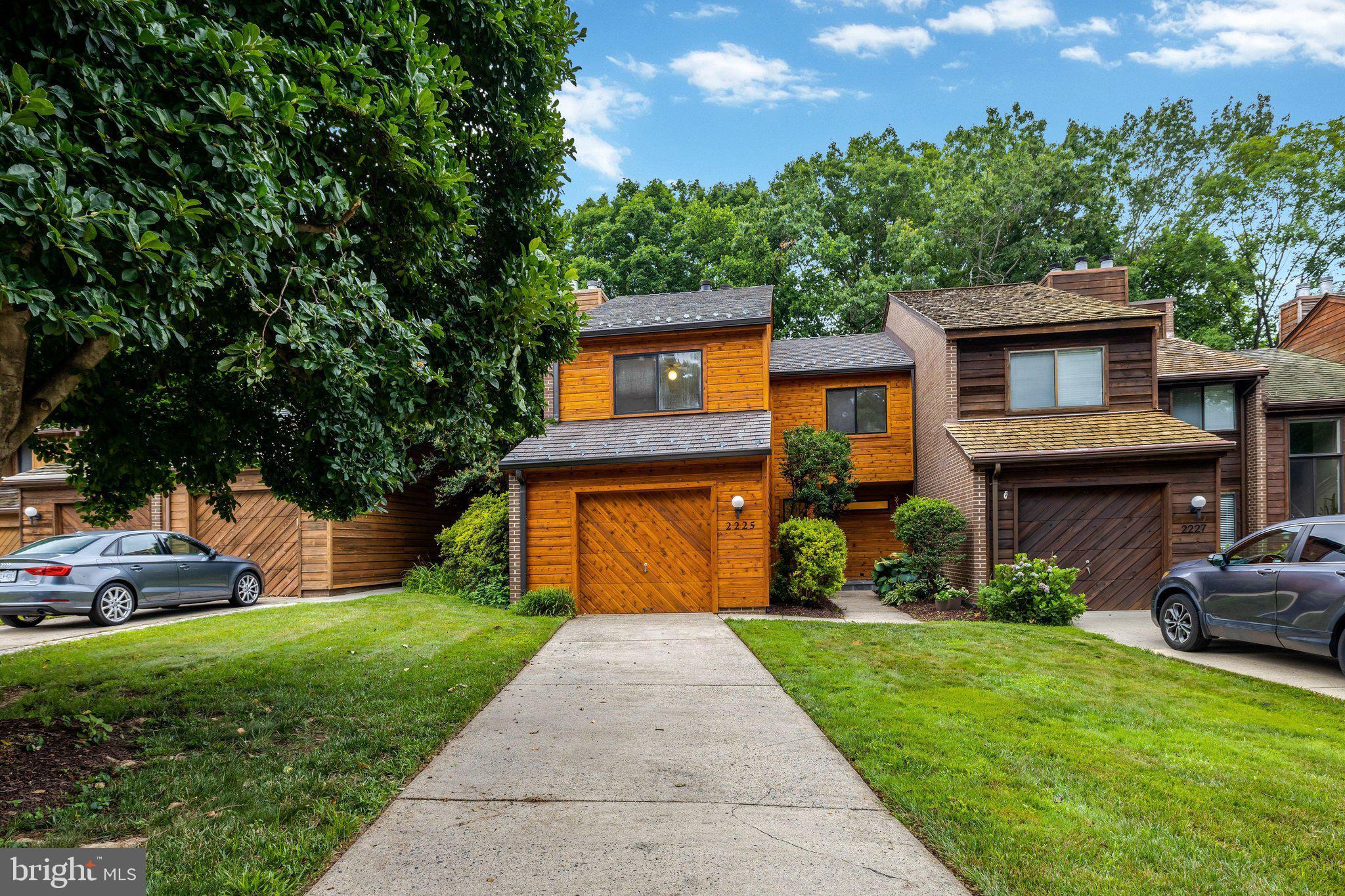 2225 CEDAR COVE COURT