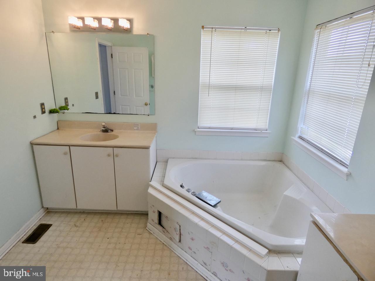 SALEM WOODS - Residential