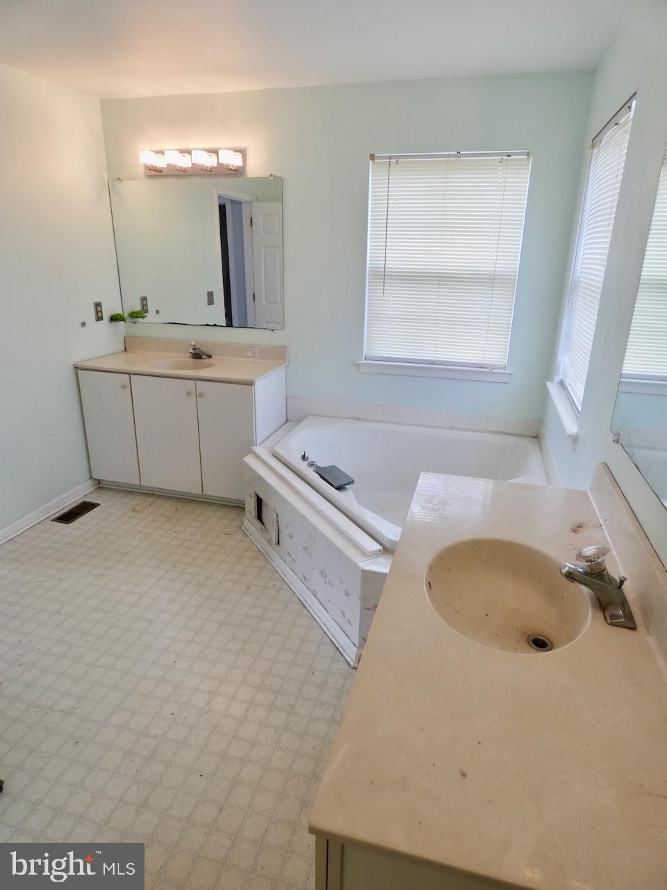 SALEM WOODS - Residential