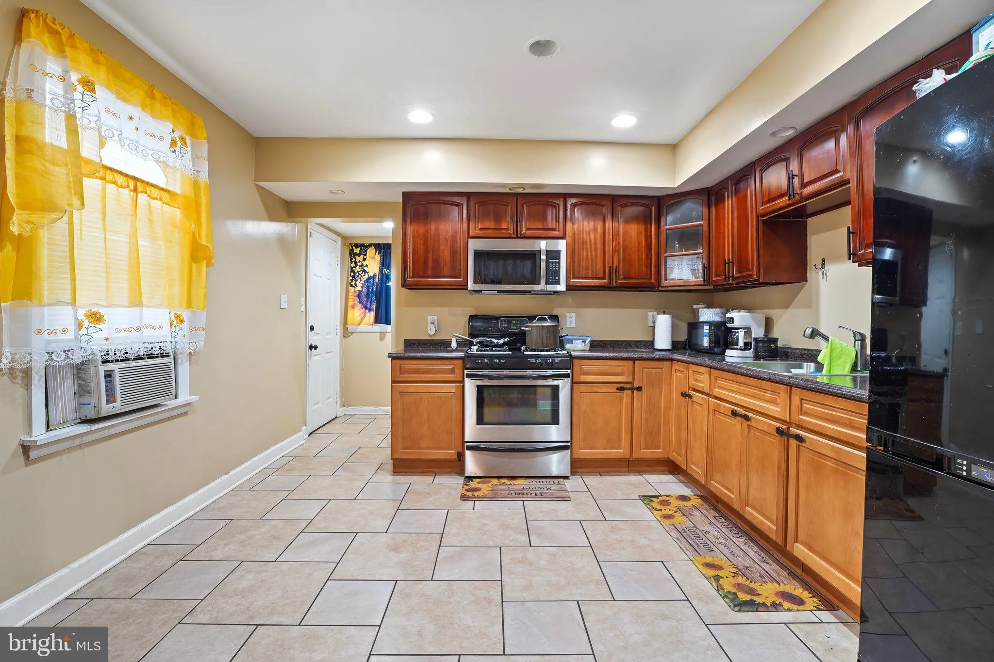 Trenton, New Jersey 08611, United States, 5 Bedrooms Bedrooms, ,2 BathroomsBathrooms,Residential,Active,117275