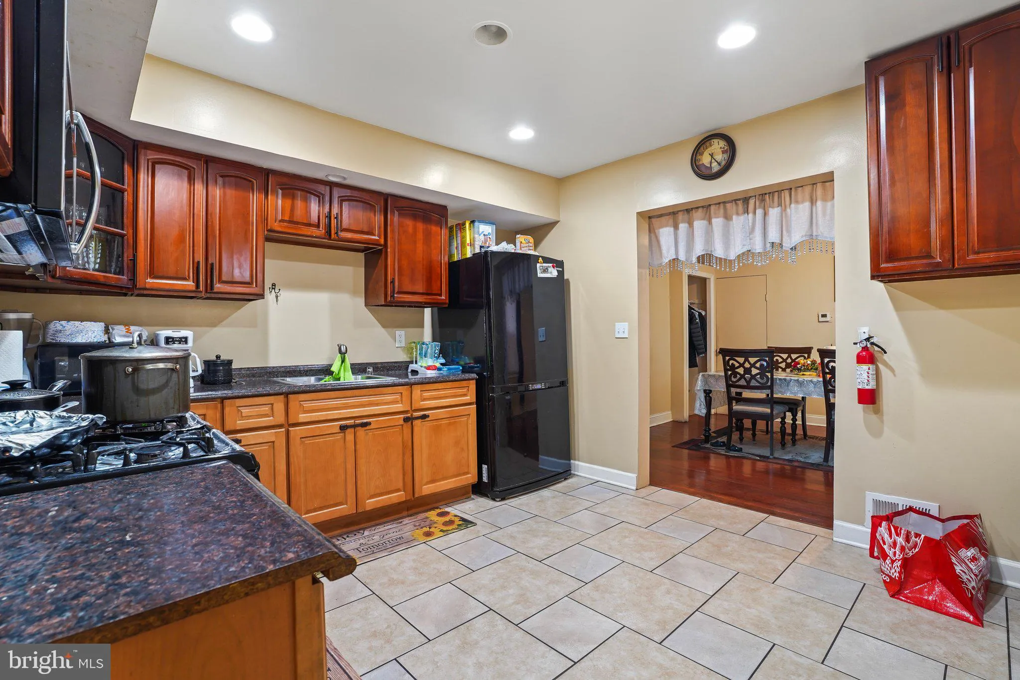 Trenton, New Jersey 08611, United States, 5 Bedrooms Bedrooms, ,2 BathroomsBathrooms,Residential,Active,117275