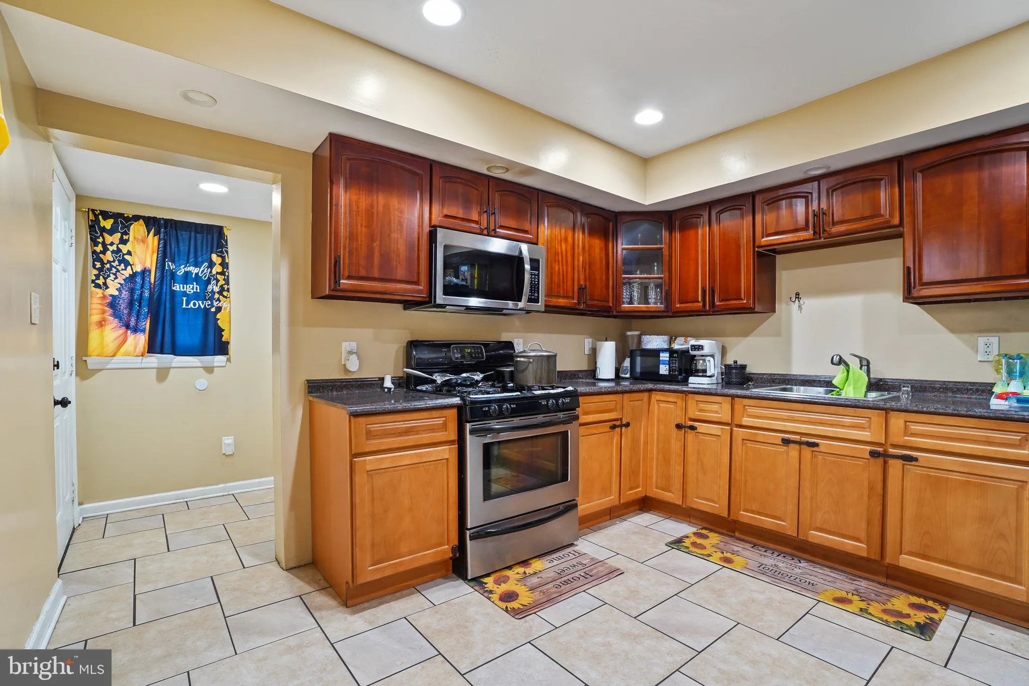 Trenton, New Jersey 08611, United States, 5 Bedrooms Bedrooms, ,2 BathroomsBathrooms,Residential,Active,117275