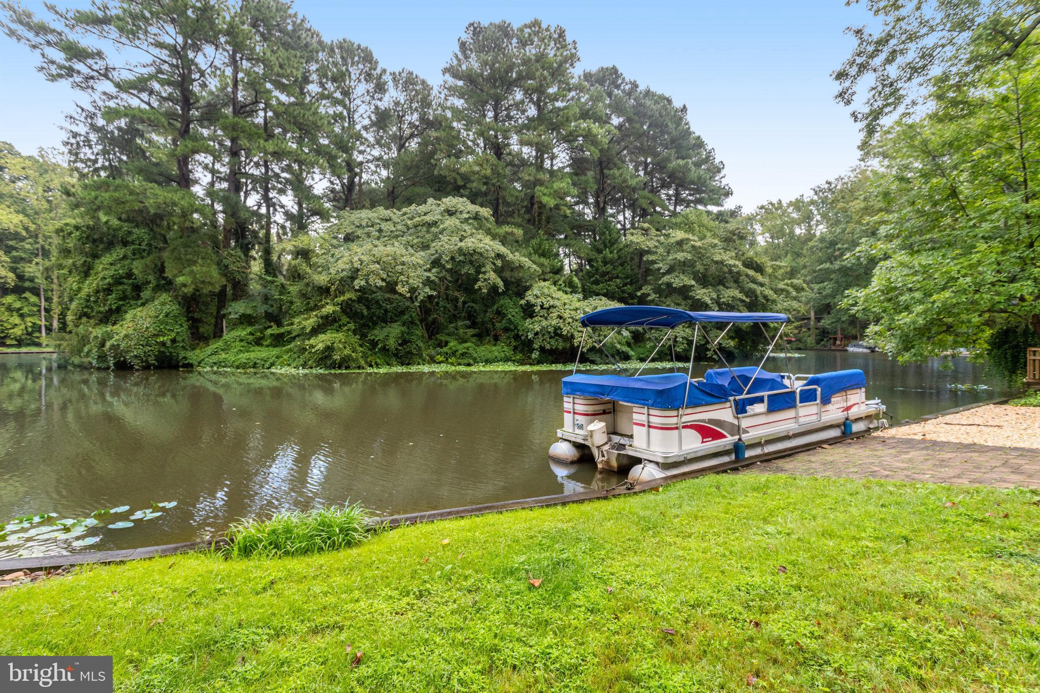 LAKE BARCROFT - Residential