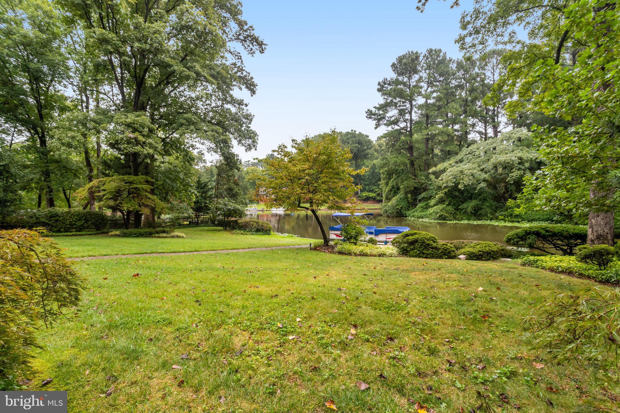 LAKE BARCROFT - Residential