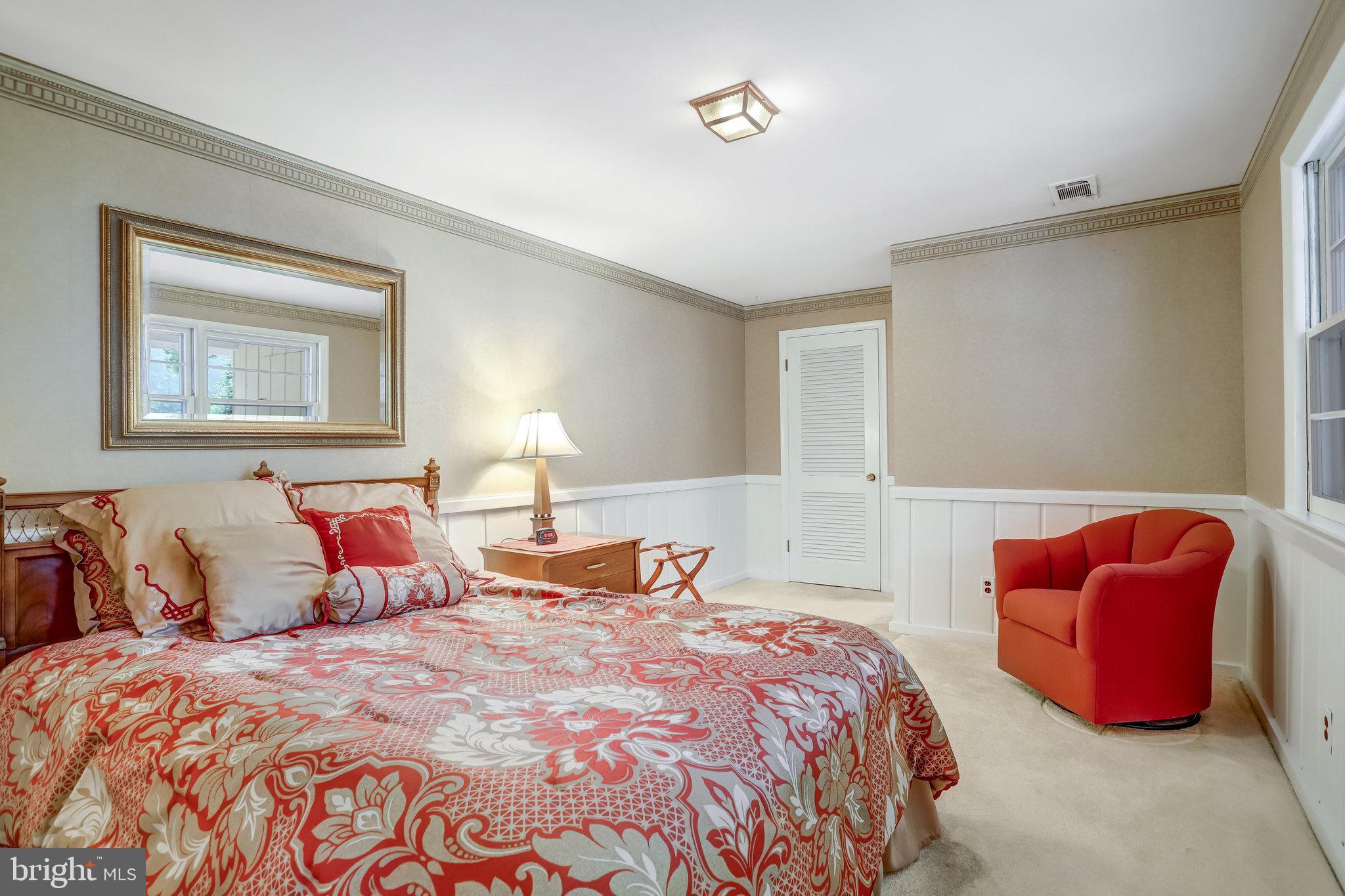 LAKE BARCROFT - Residential