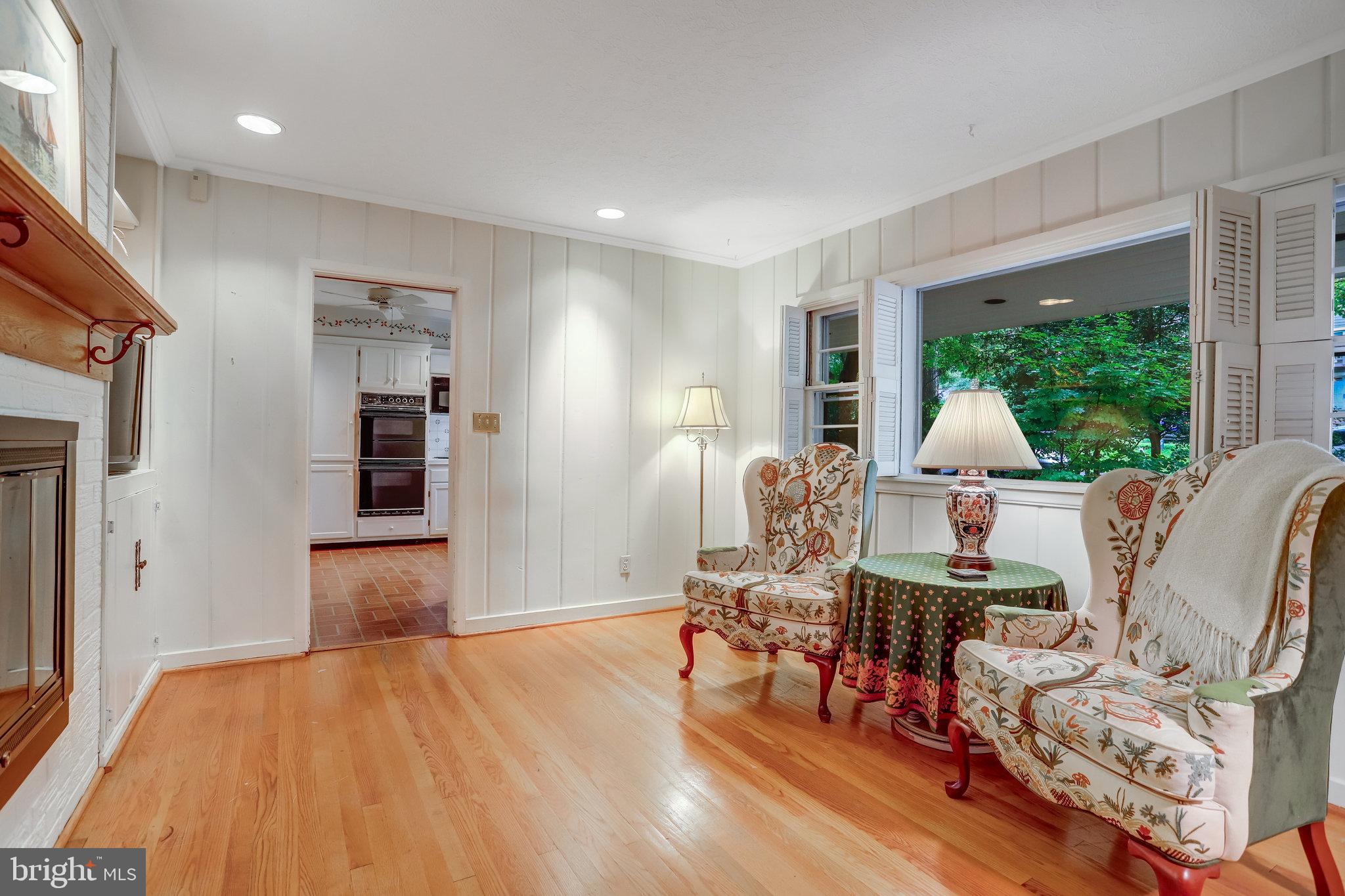 LAKE BARCROFT - Residential