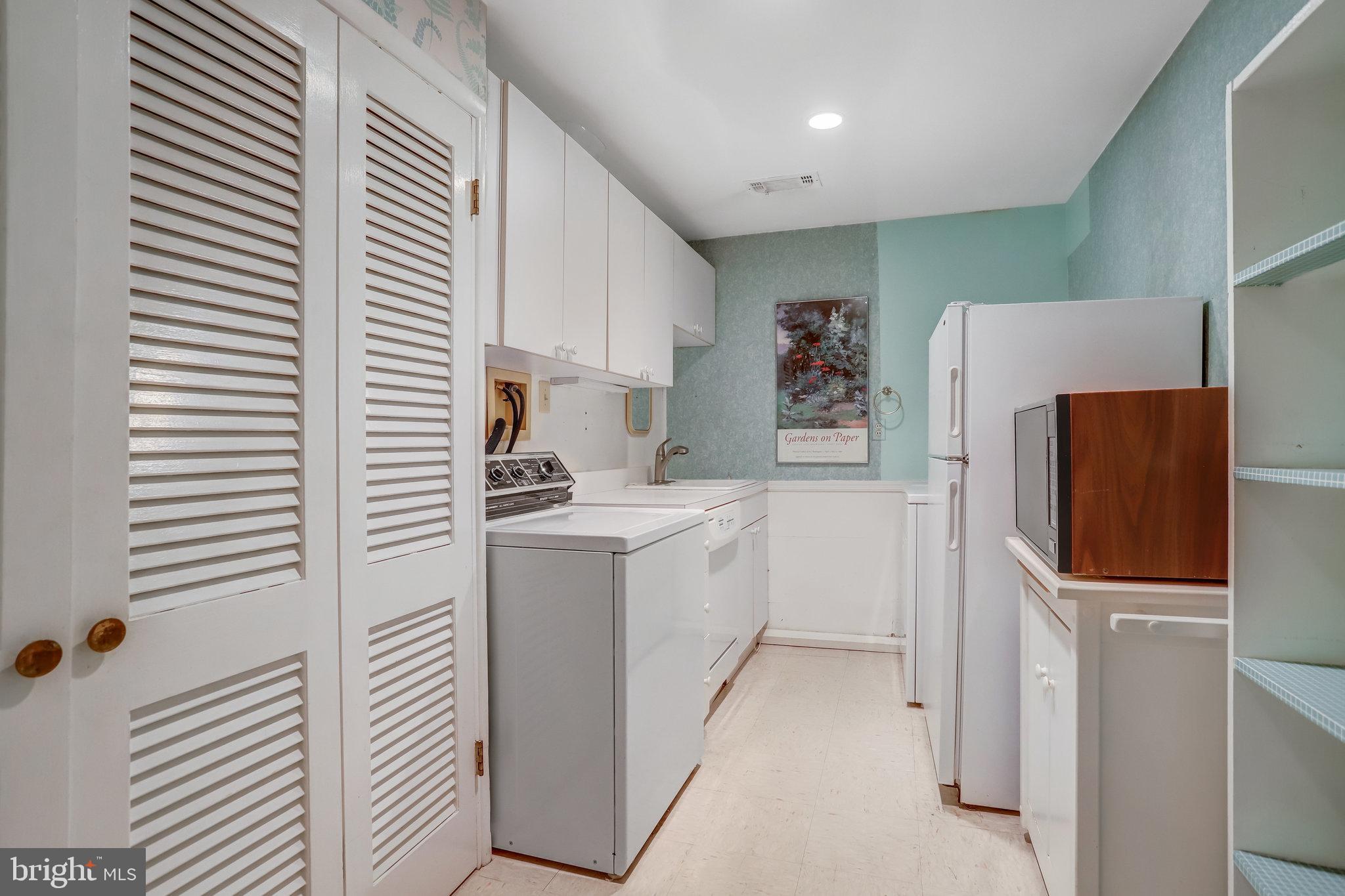 LAKE BARCROFT - Residential