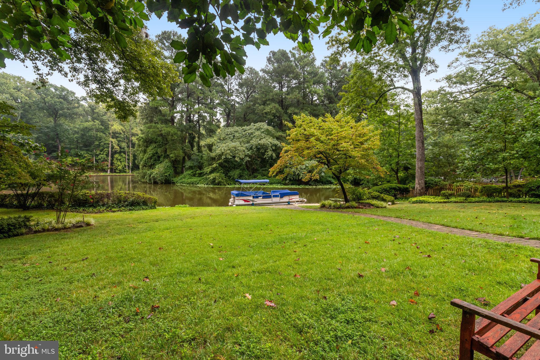 LAKE BARCROFT - Residential