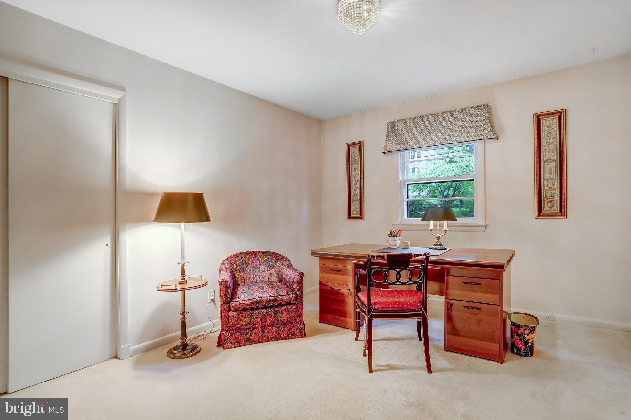 LAKE BARCROFT - Residential